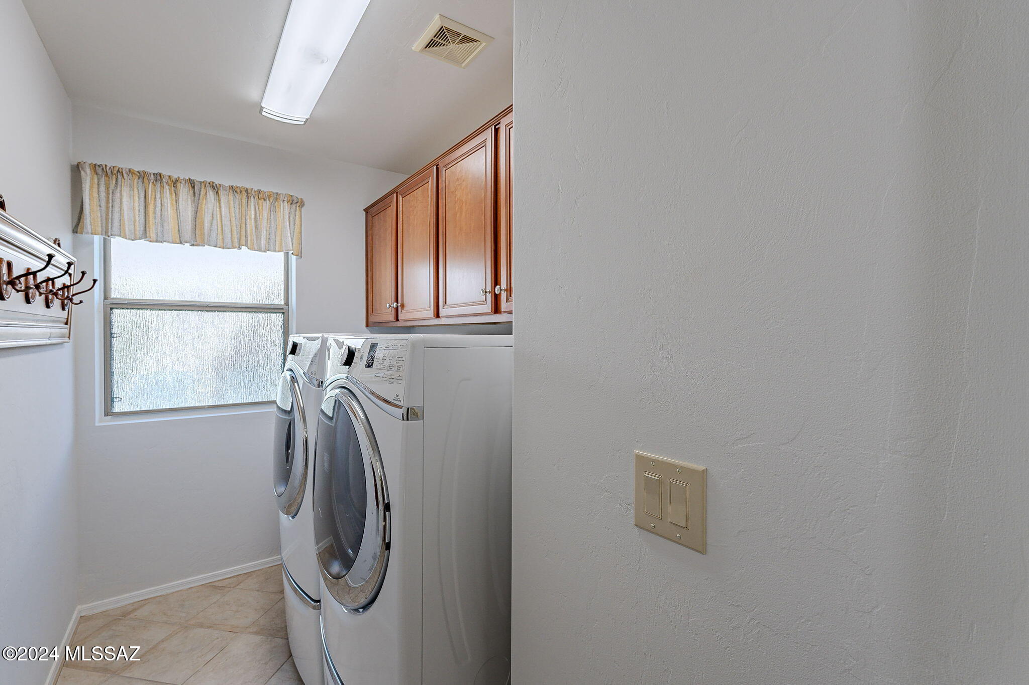 2435 E Mayview – photo