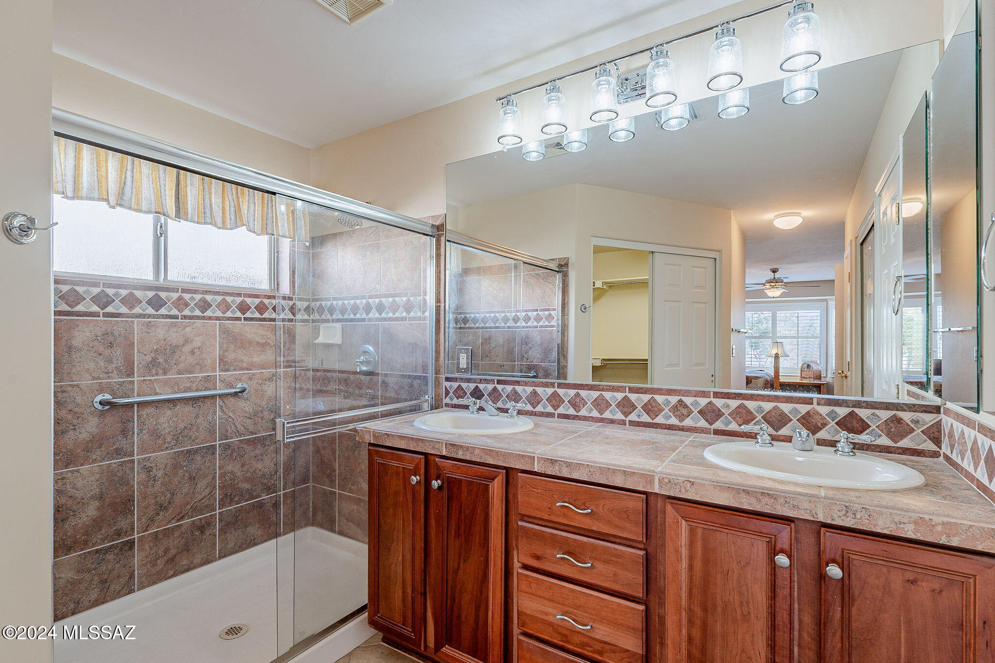 2435 E Mayview – photo