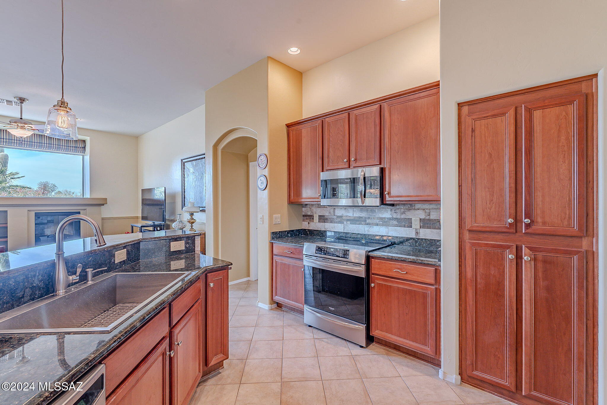 2435 E Mayview – photo