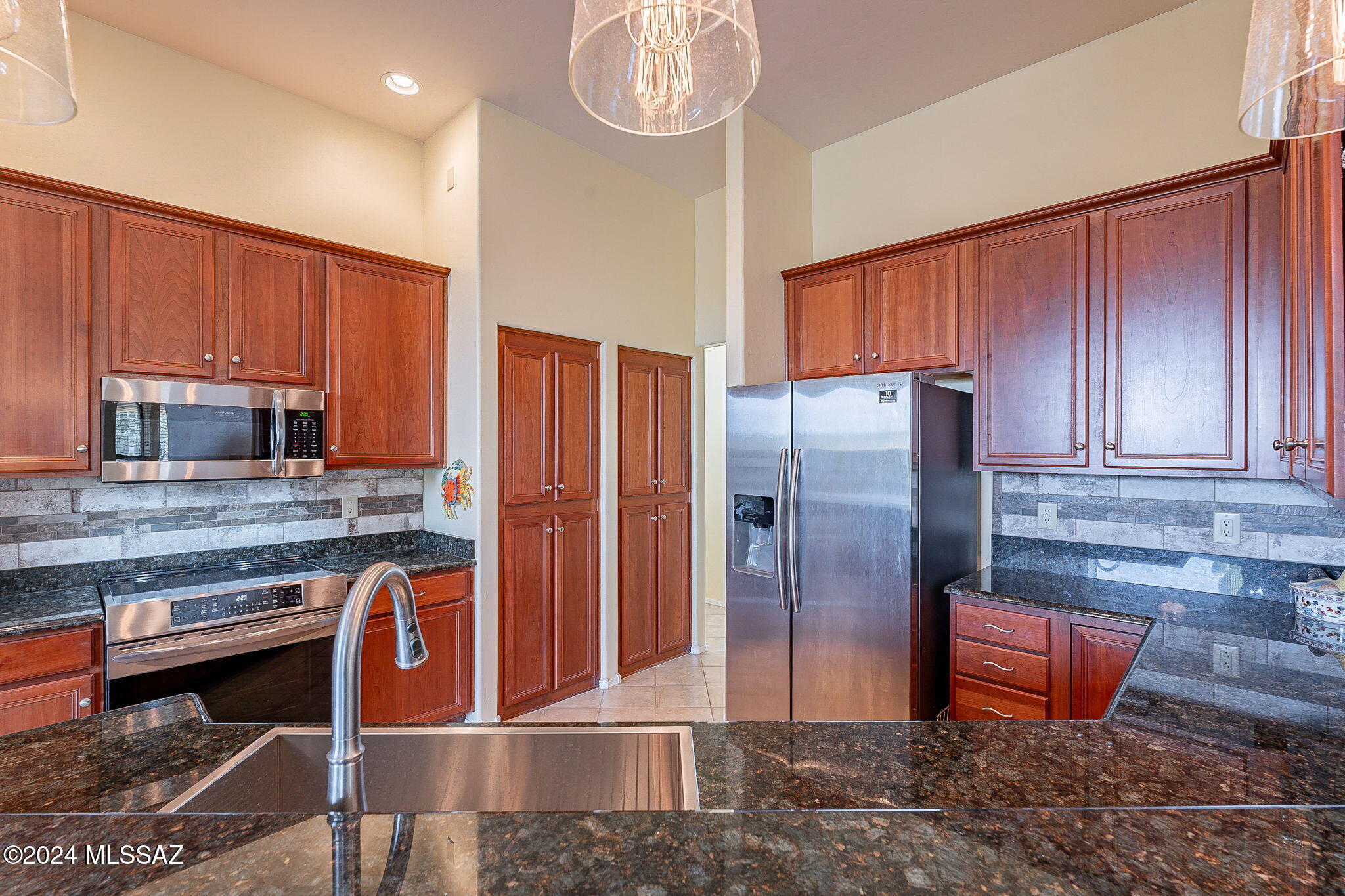 2435 E Mayview – photo