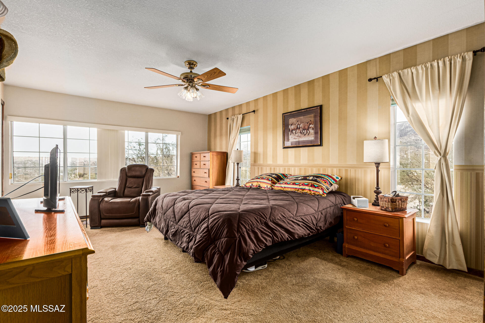 15850 N Razorback Ridge – photo
