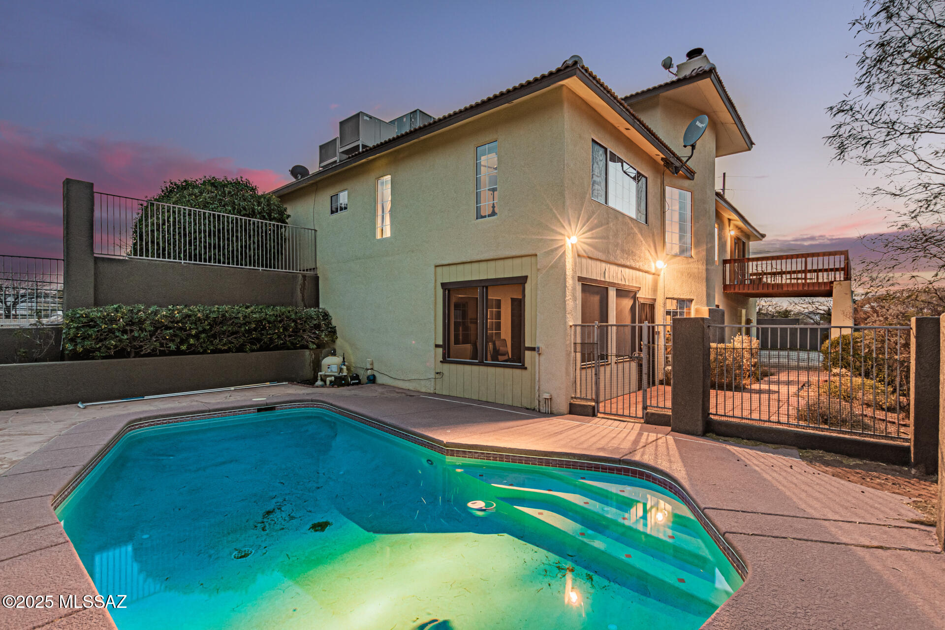 15850 N Razorback Ridge – photo