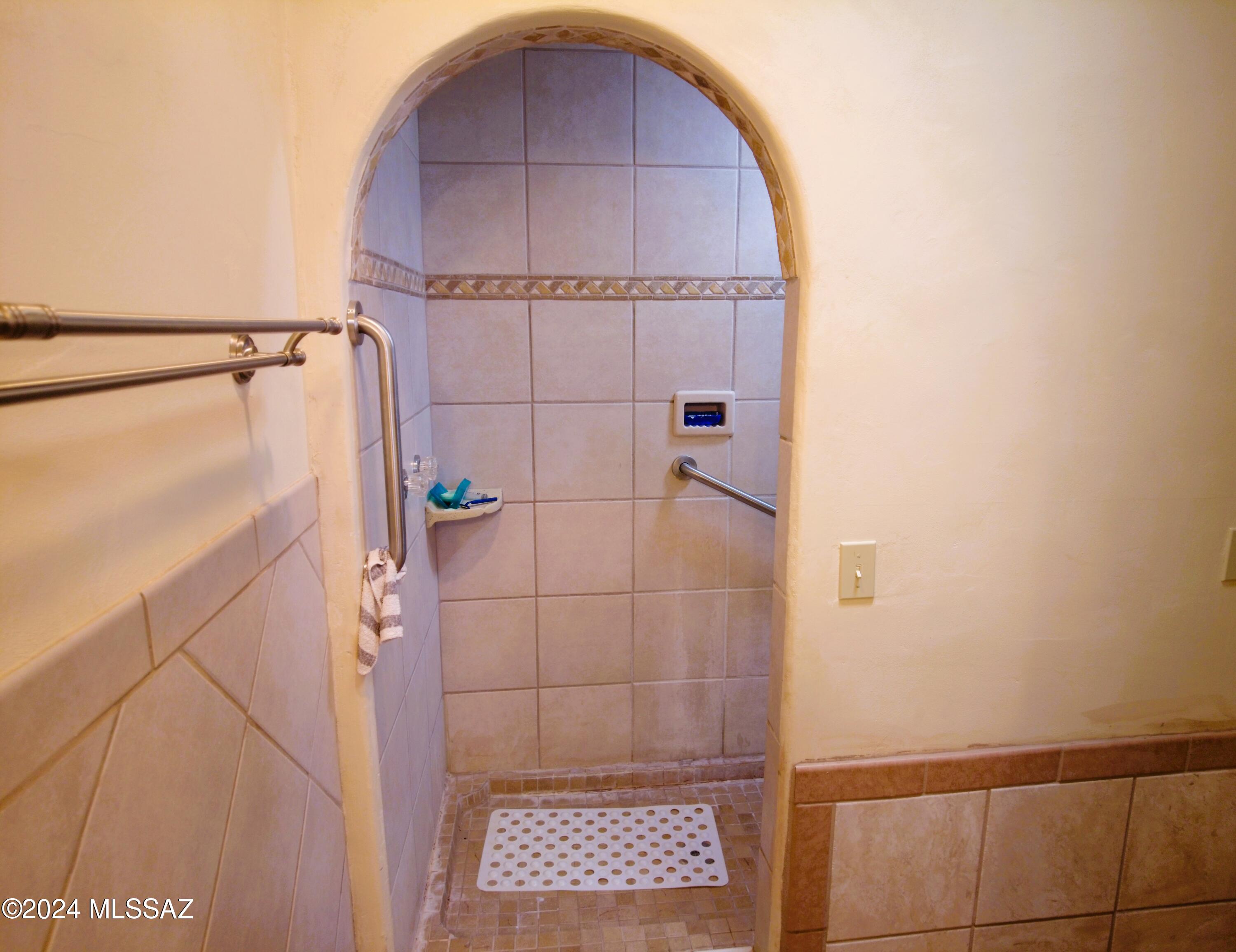 1140 W Jennella – photo