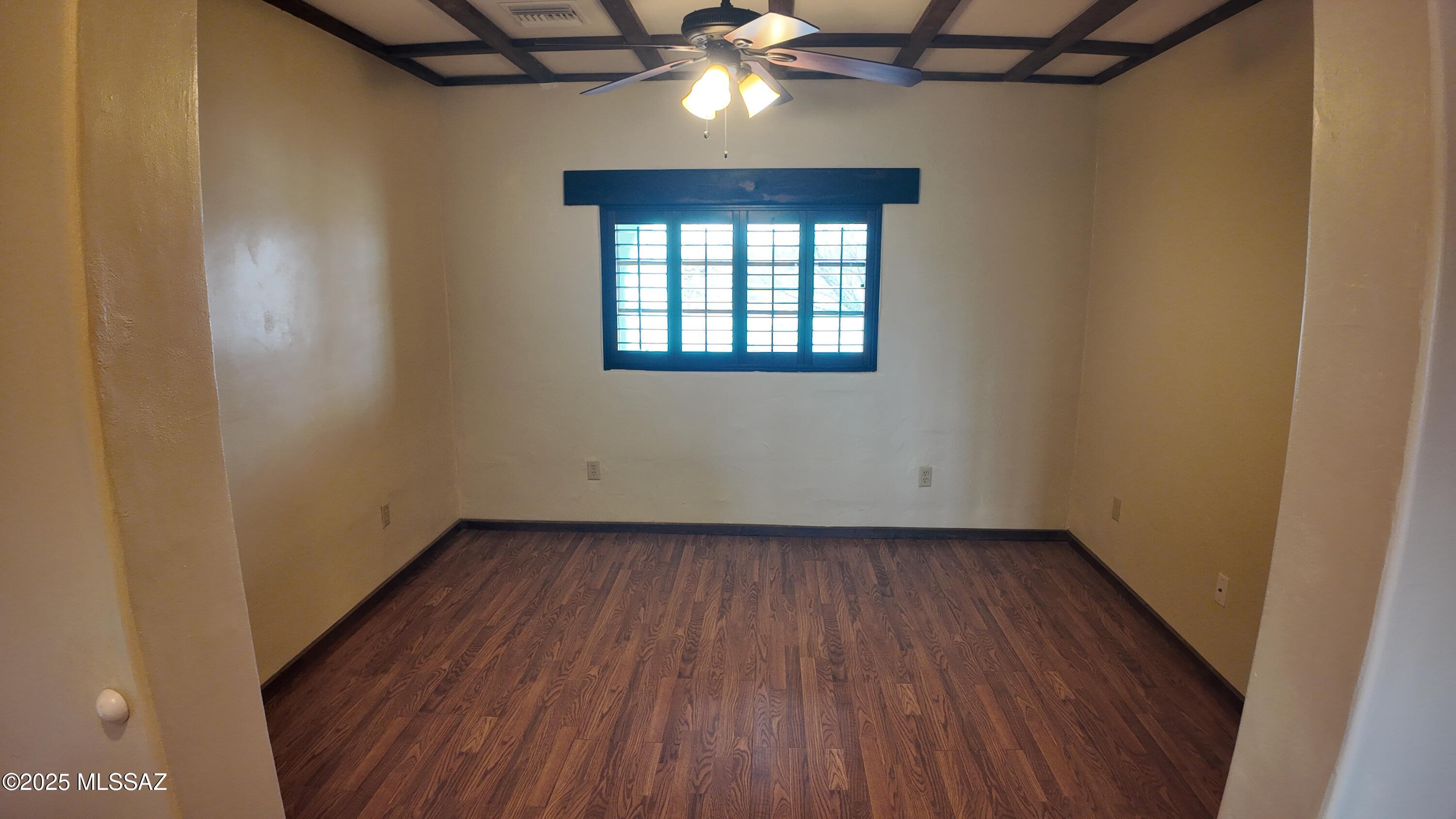 1140 W Jennella – photo
