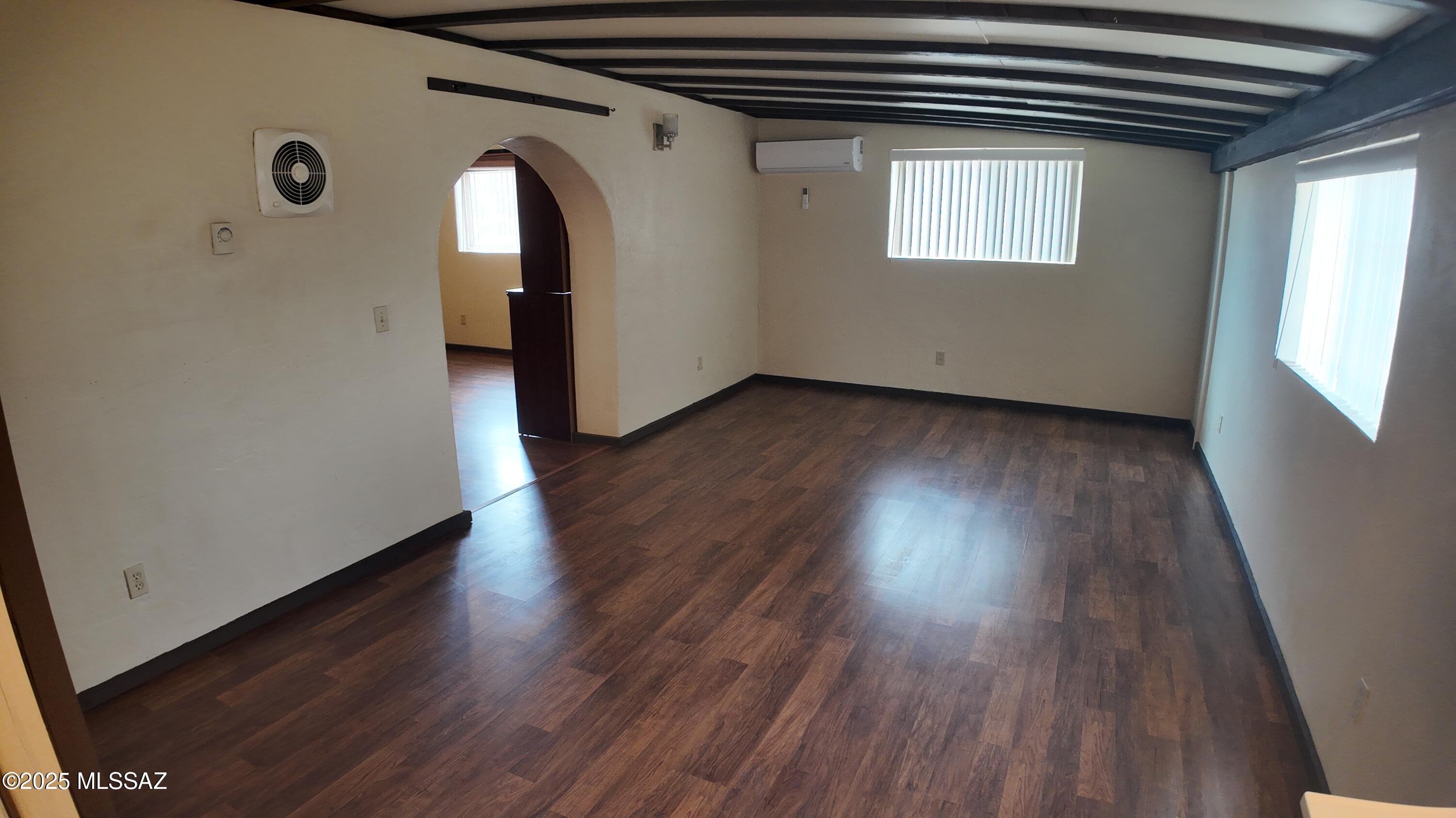 1140 W Jennella – photo