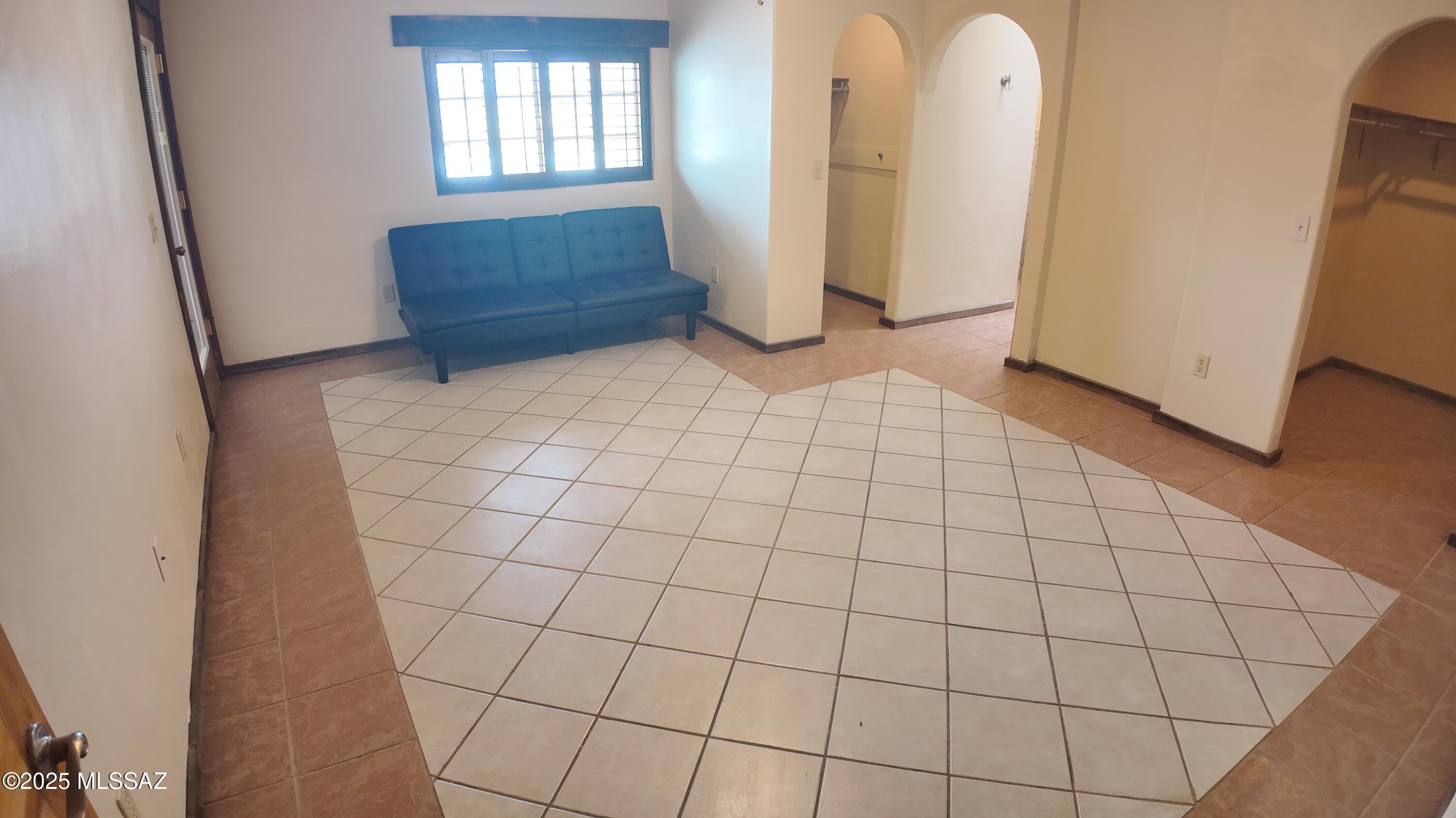 1140 W Jennella – photo