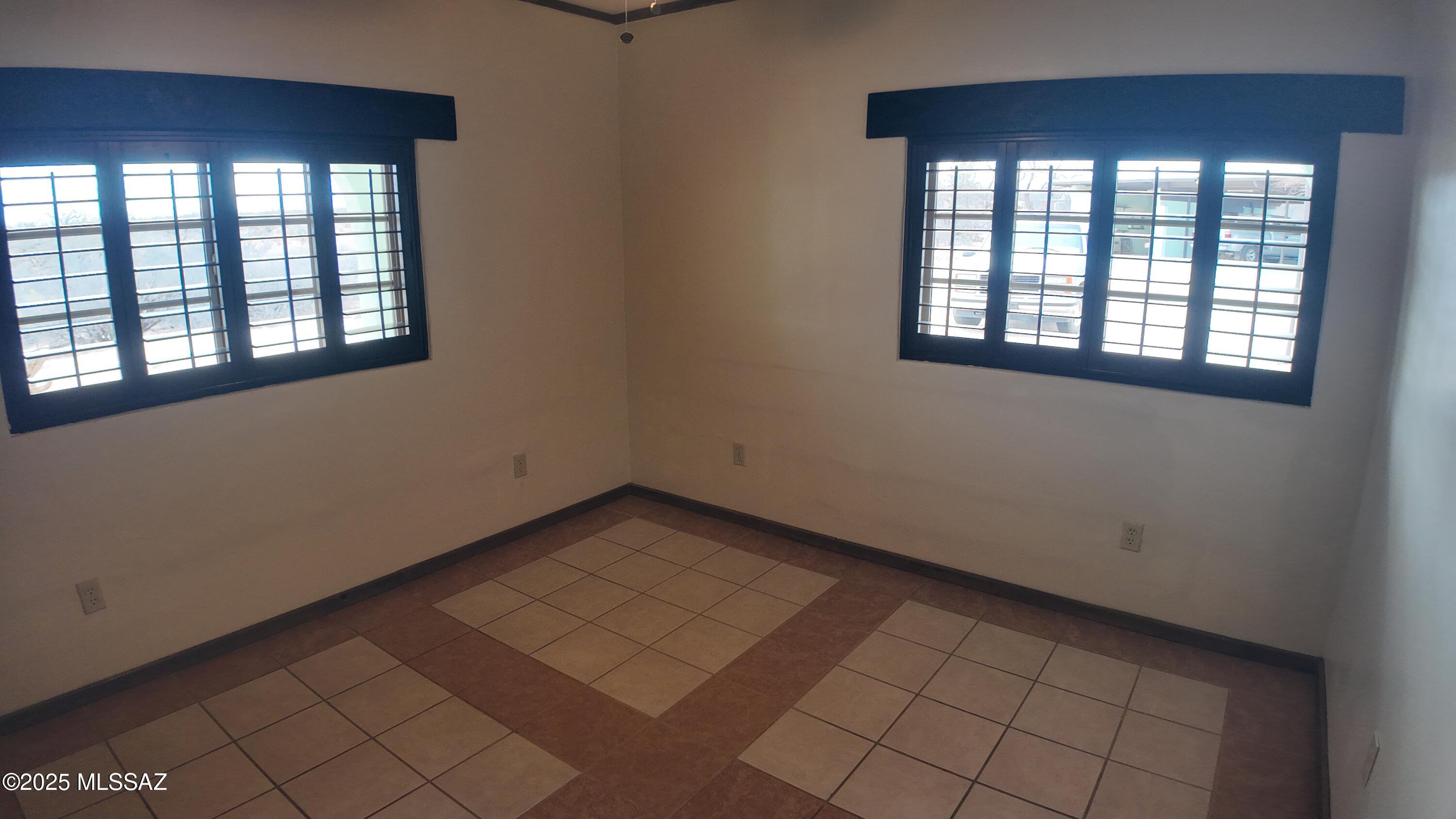 1140 W Jennella – photo