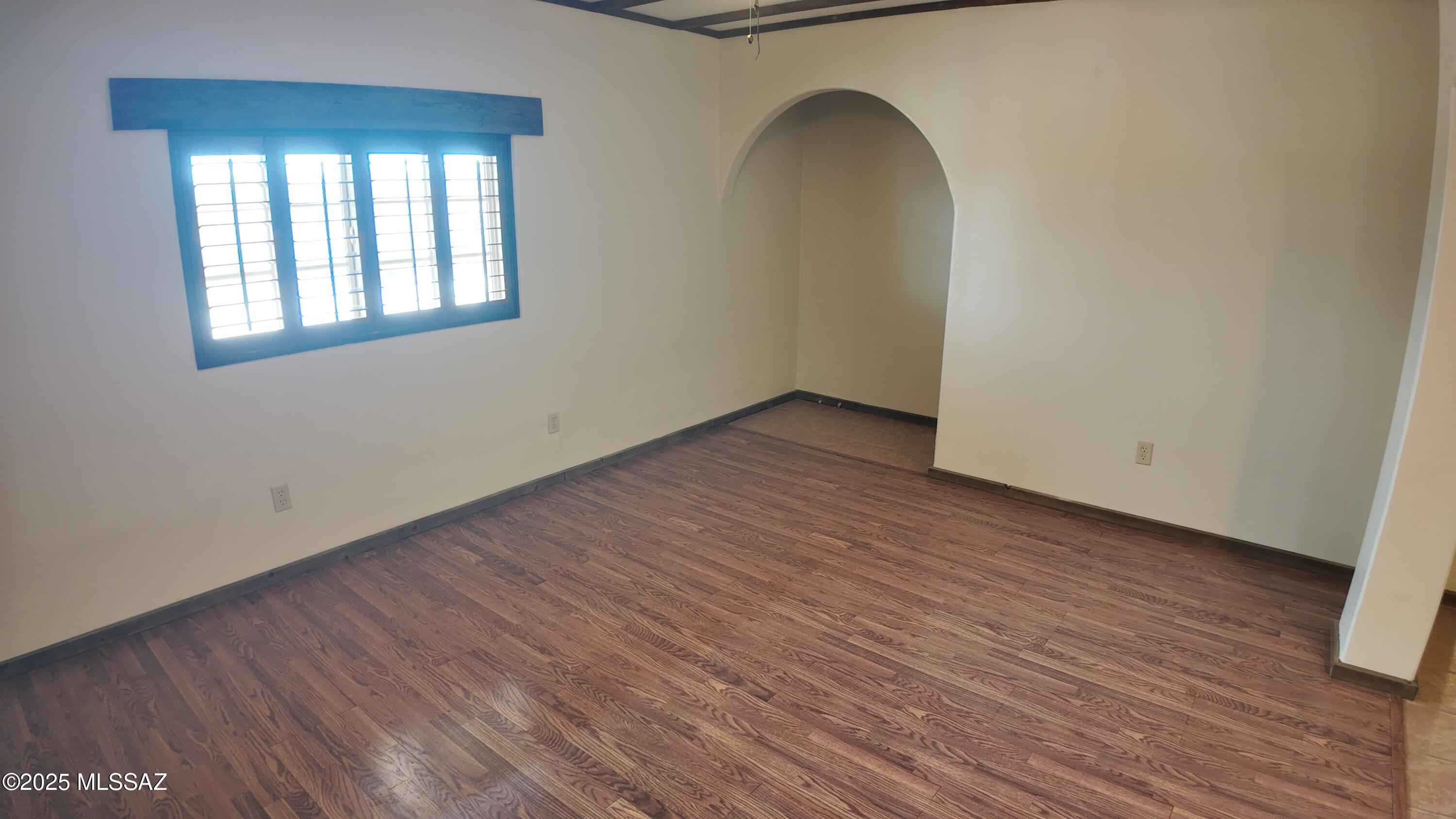 1140 W Jennella – photo