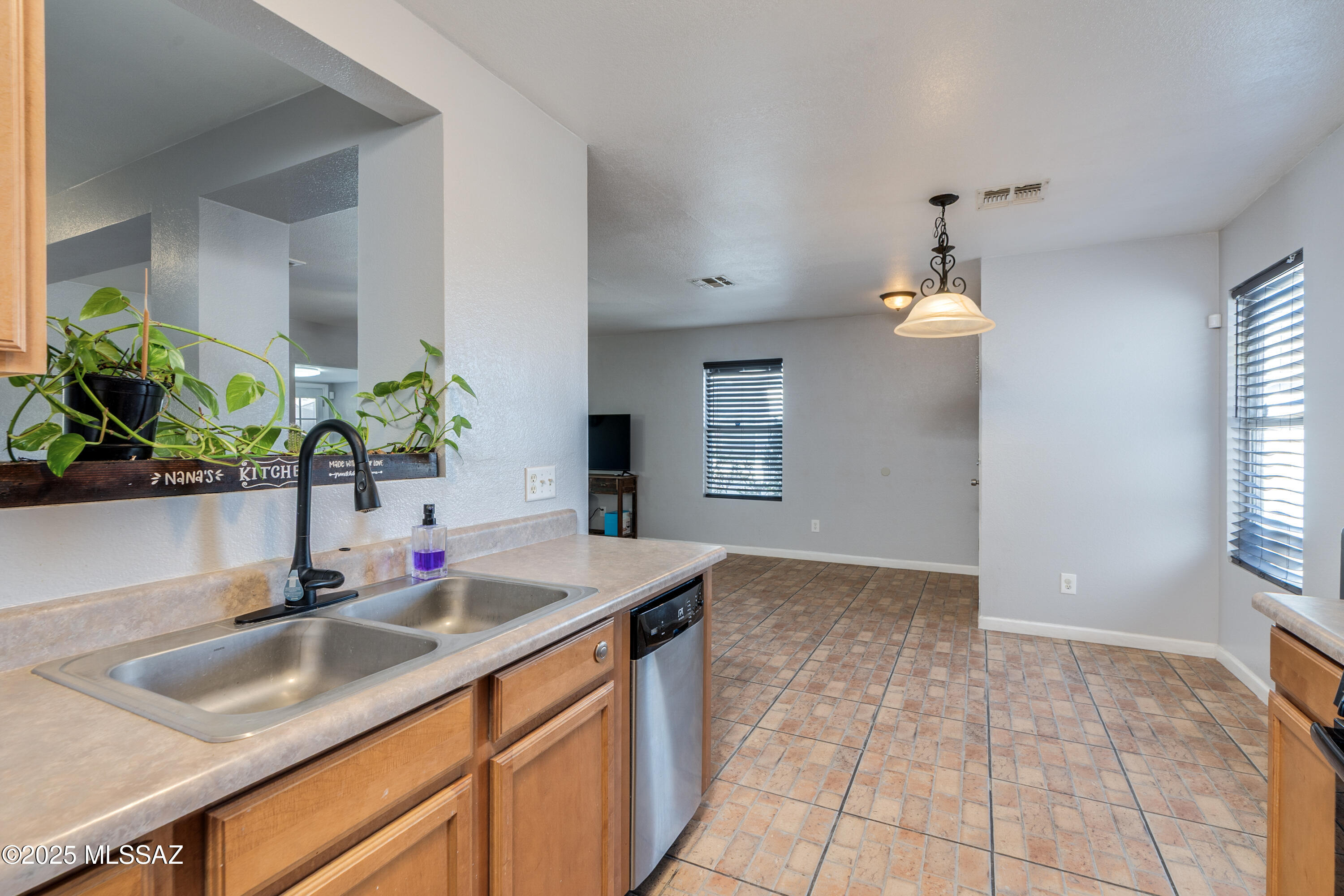 3716 W Fenton – photo