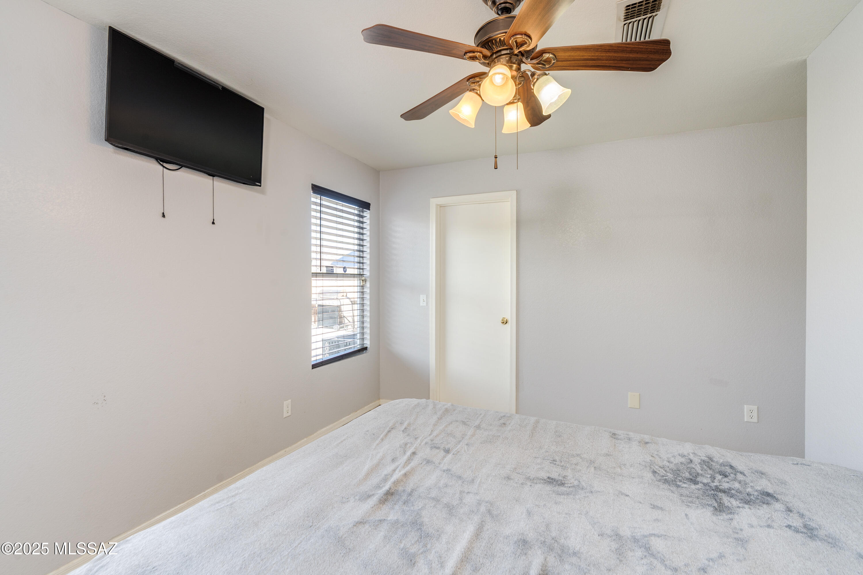 3716 W Fenton – photo