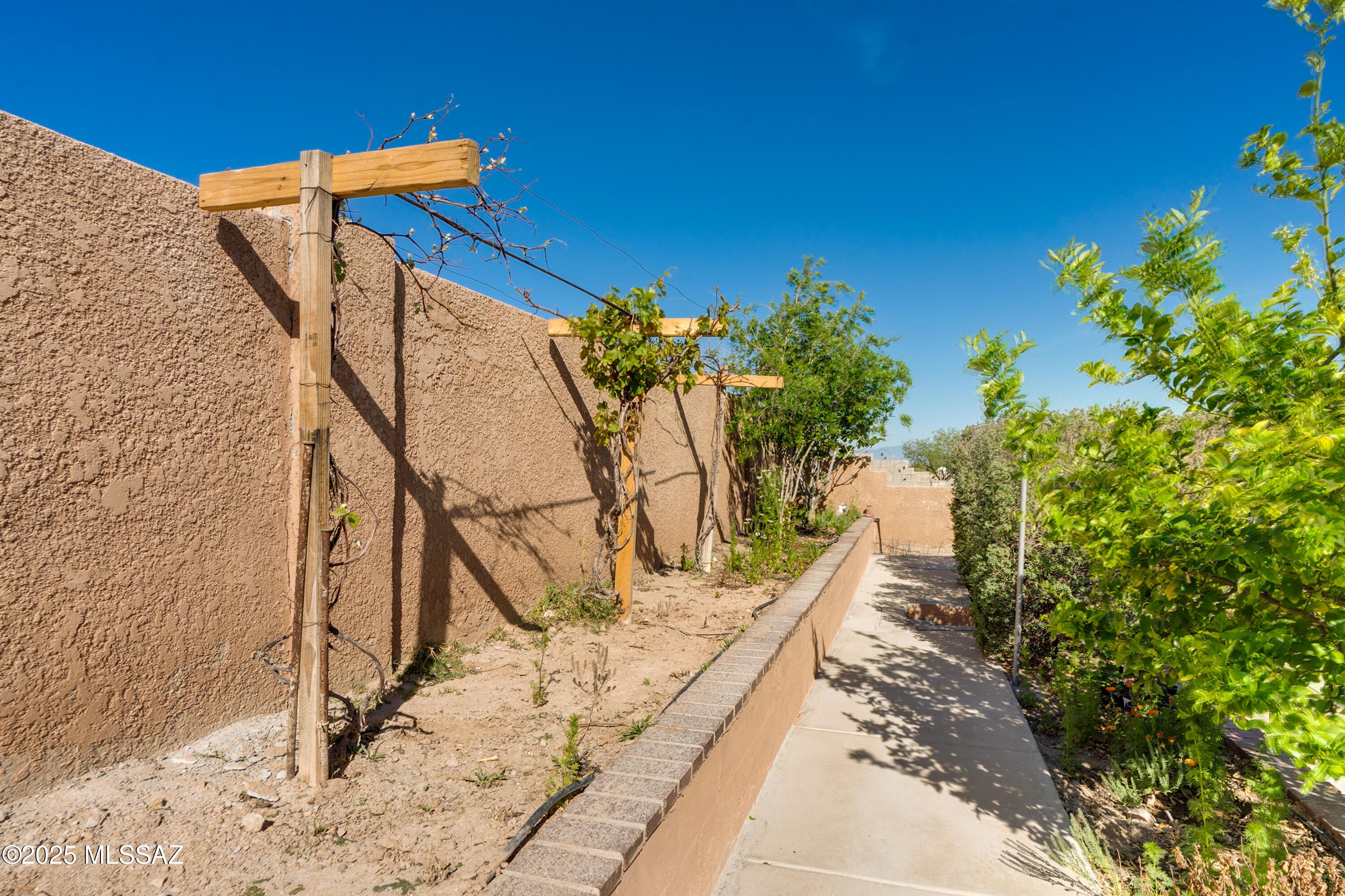 3716 W Fenton – photo