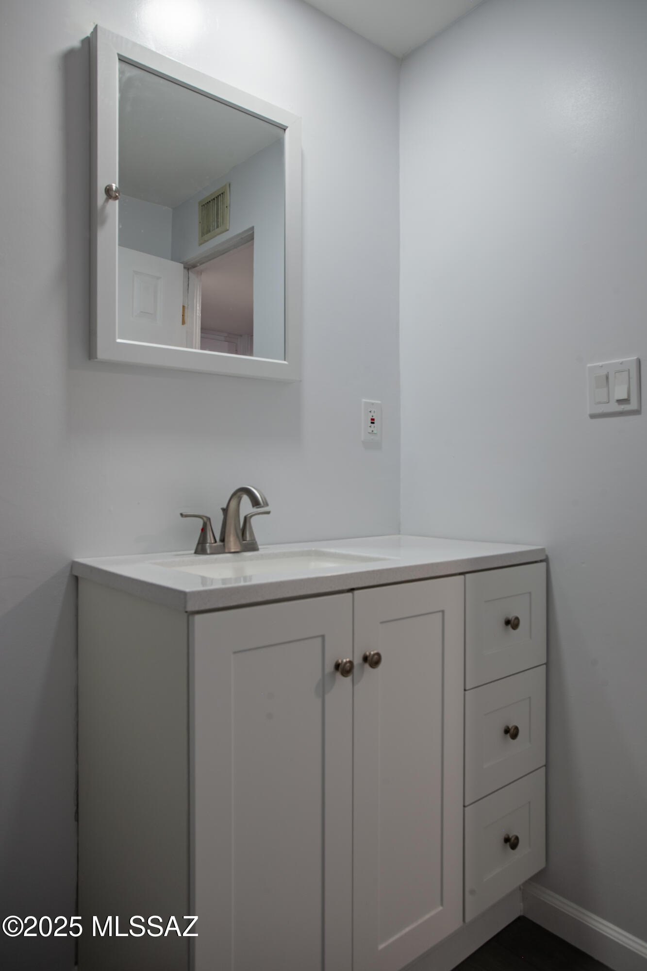 4657 E 29th – photo