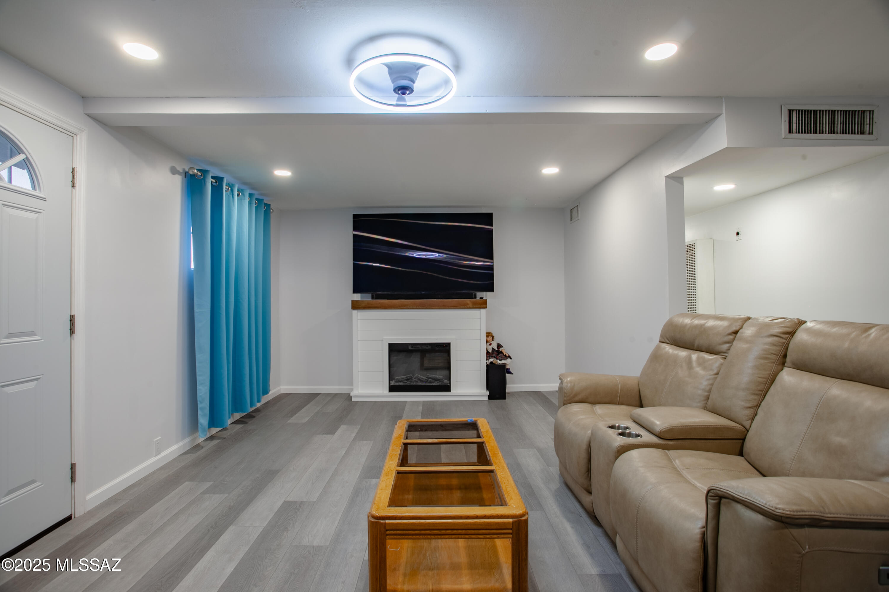4657 E 29th – photo