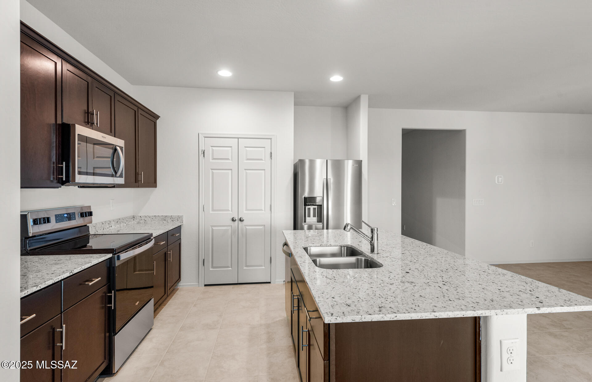 834 W Calle El Teclado – photo