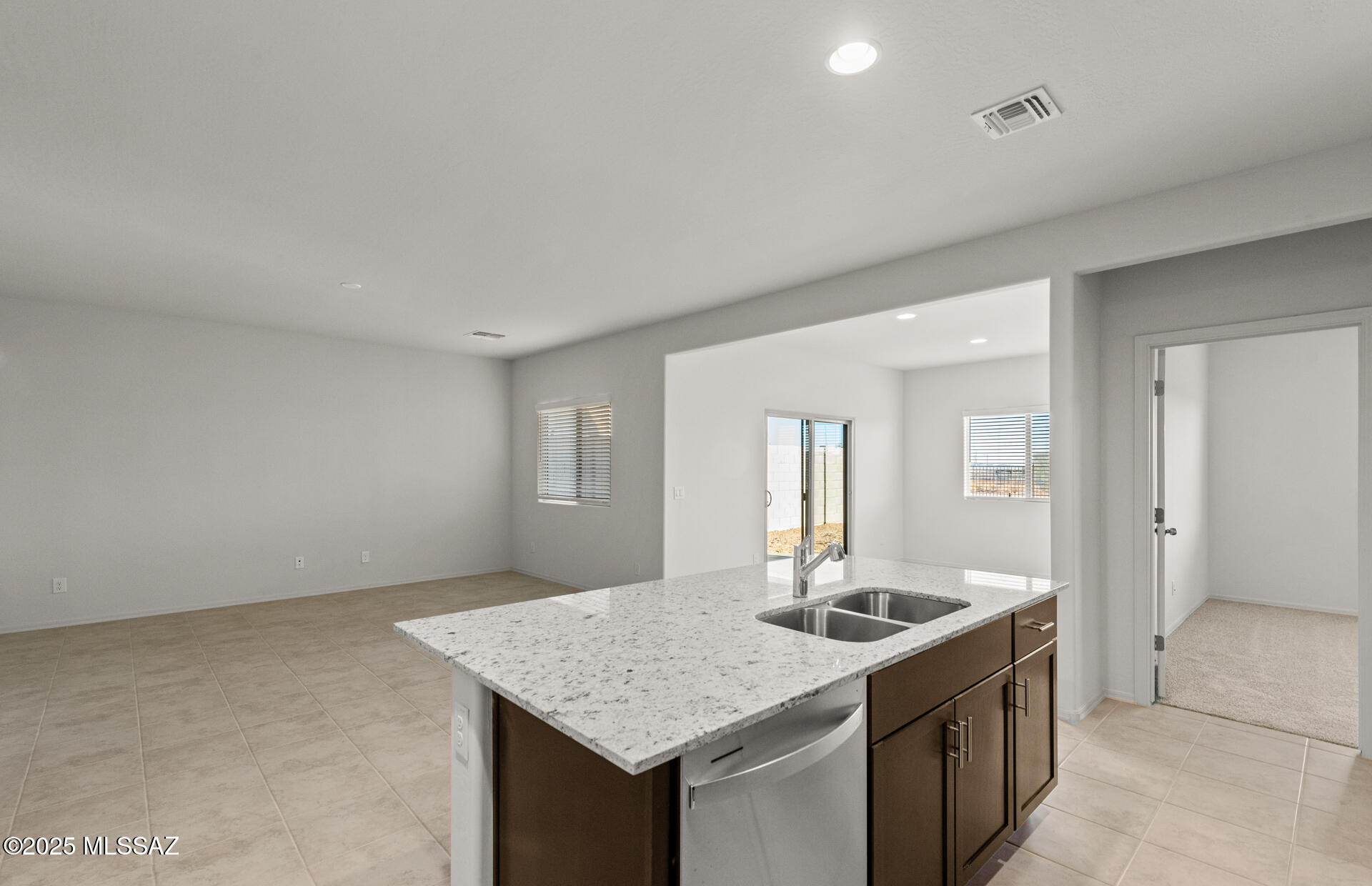 834 W Calle El Teclado – photo