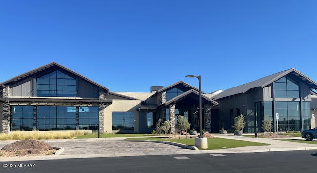 2435 E Mayview – photo
