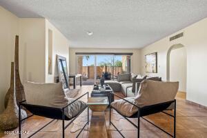 422 N Dodge
