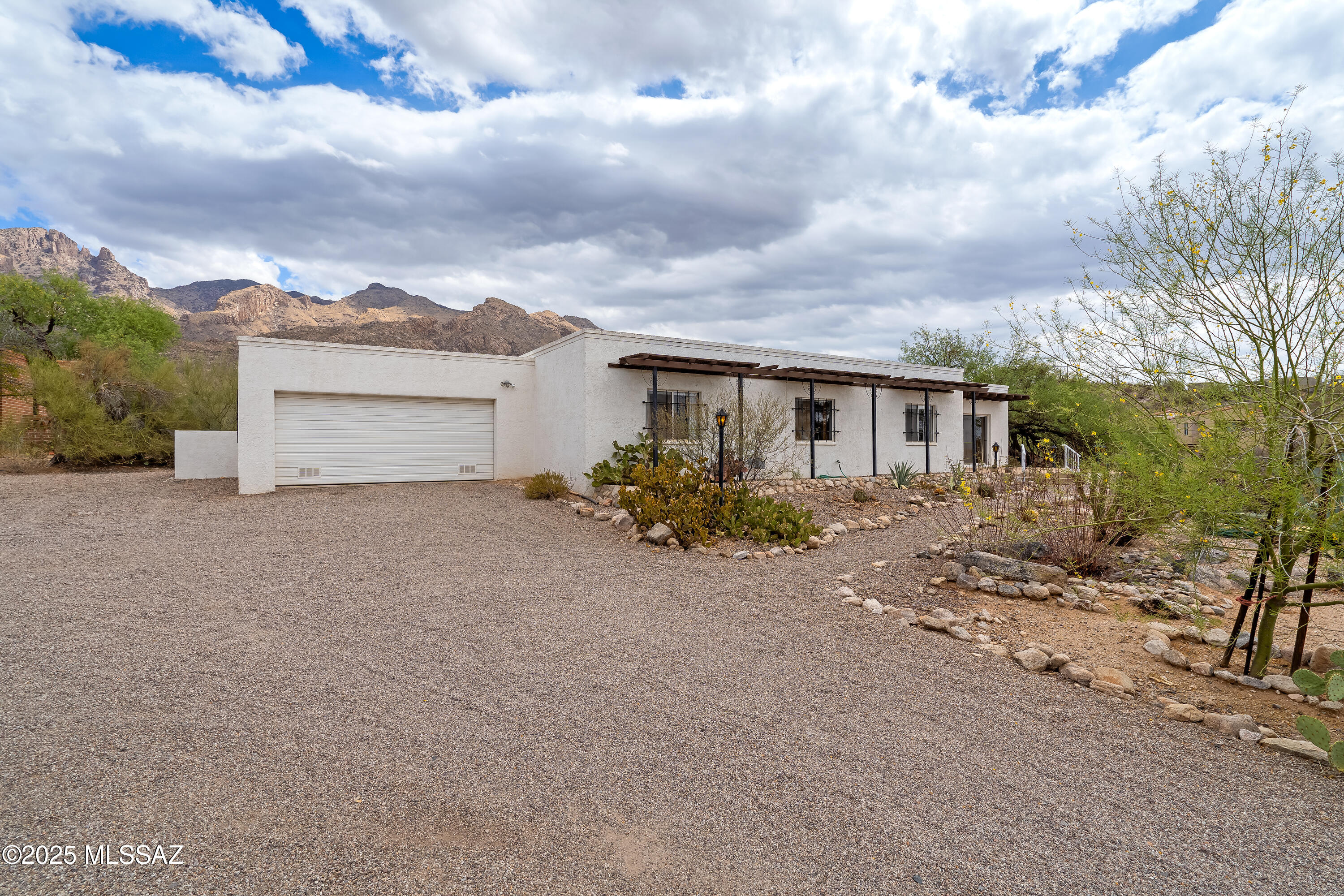6530 N Longfellow – photo