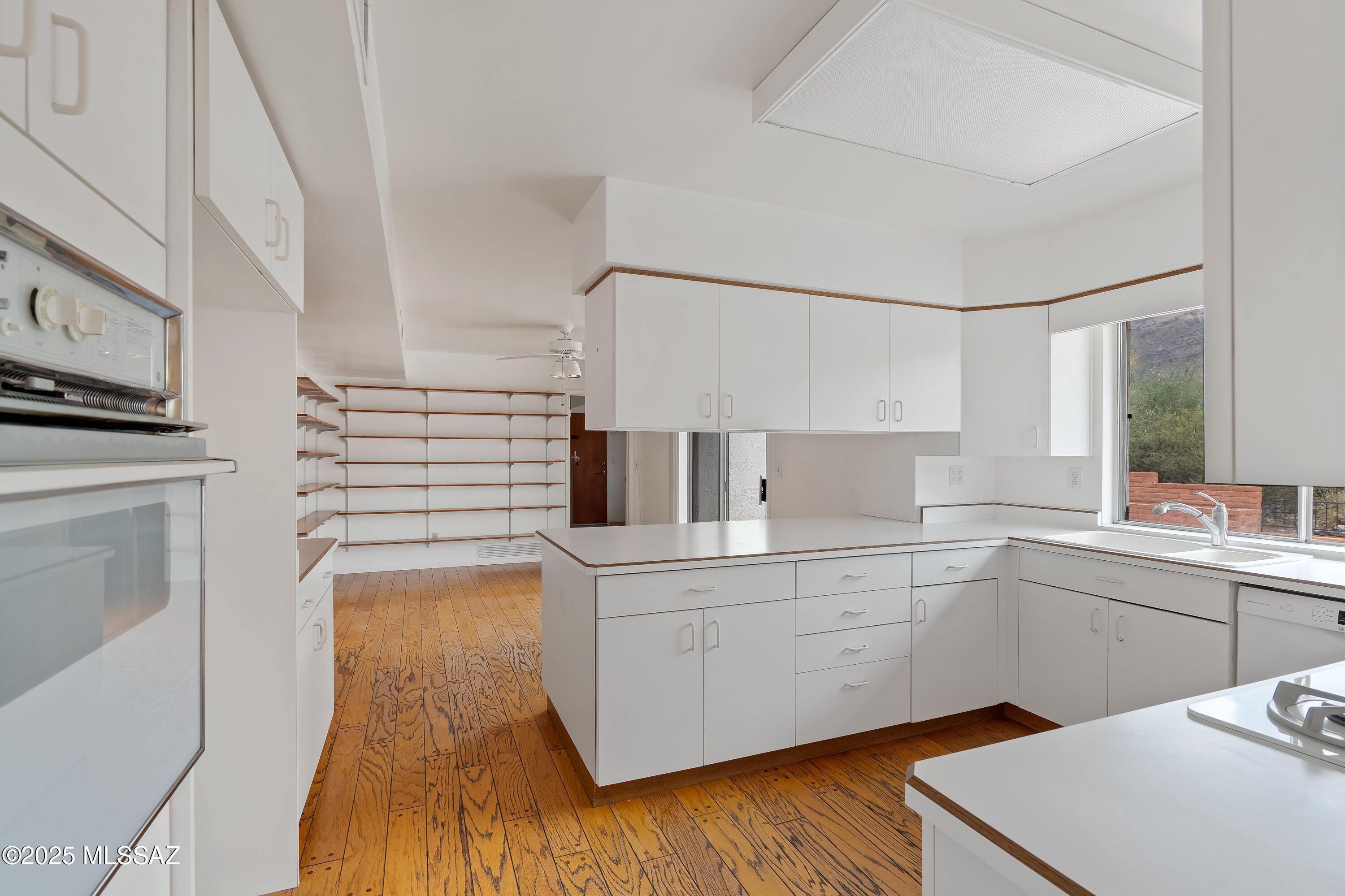 6530 N Longfellow – photo