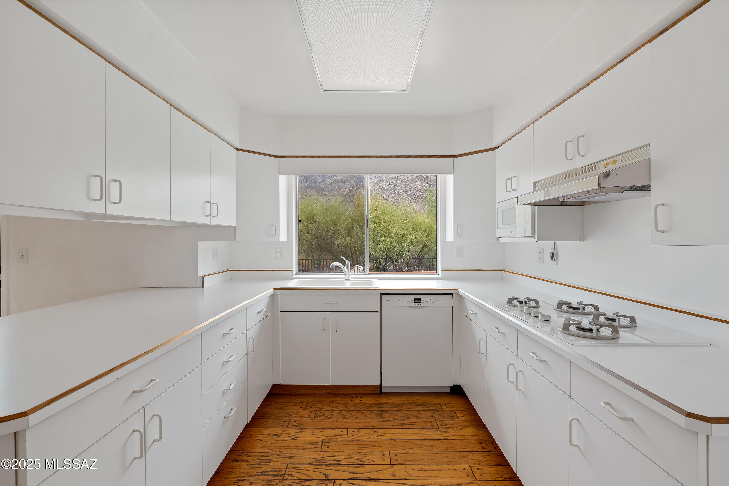 6530 N Longfellow – photo