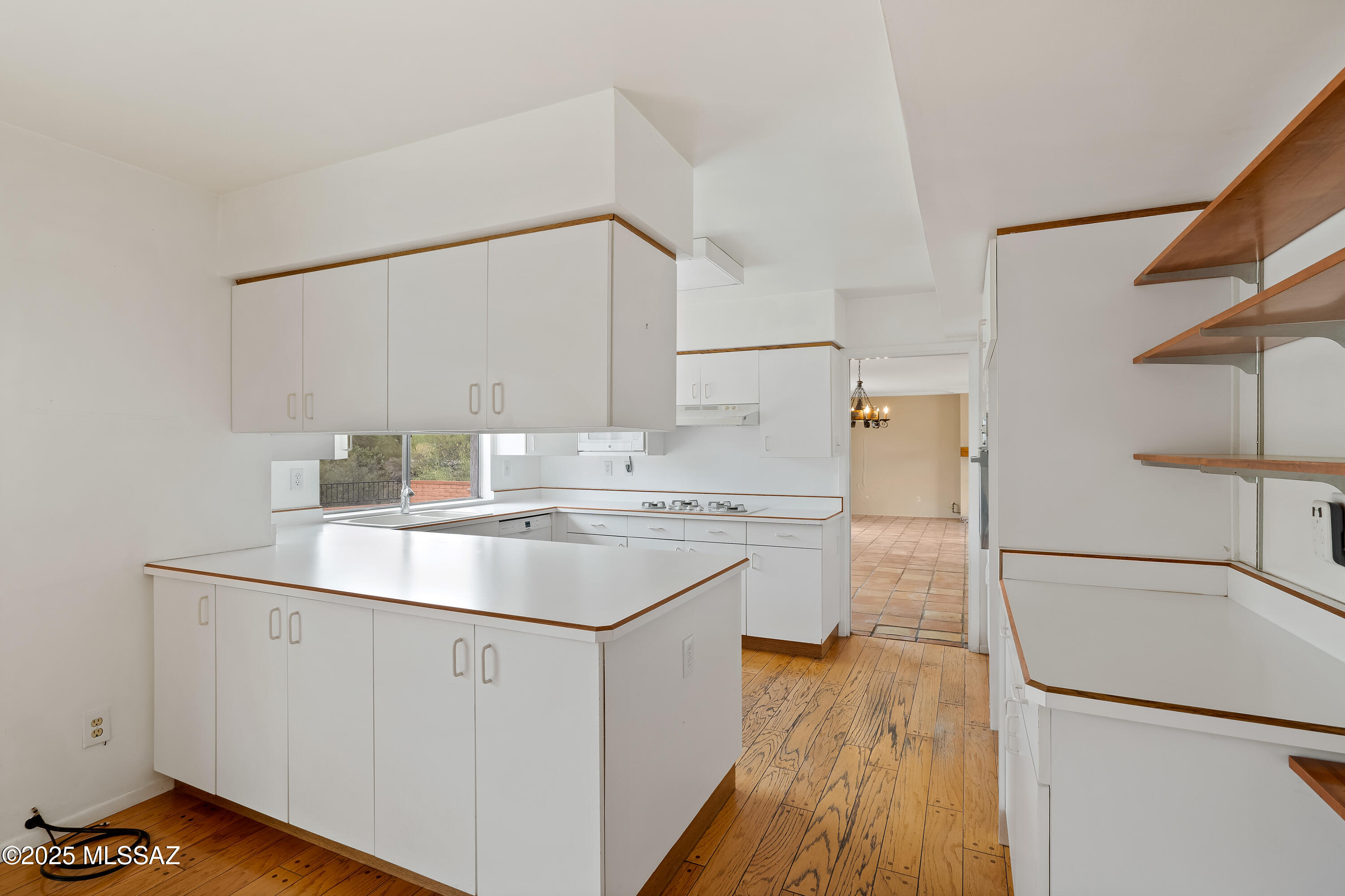 6530 N Longfellow – photo
