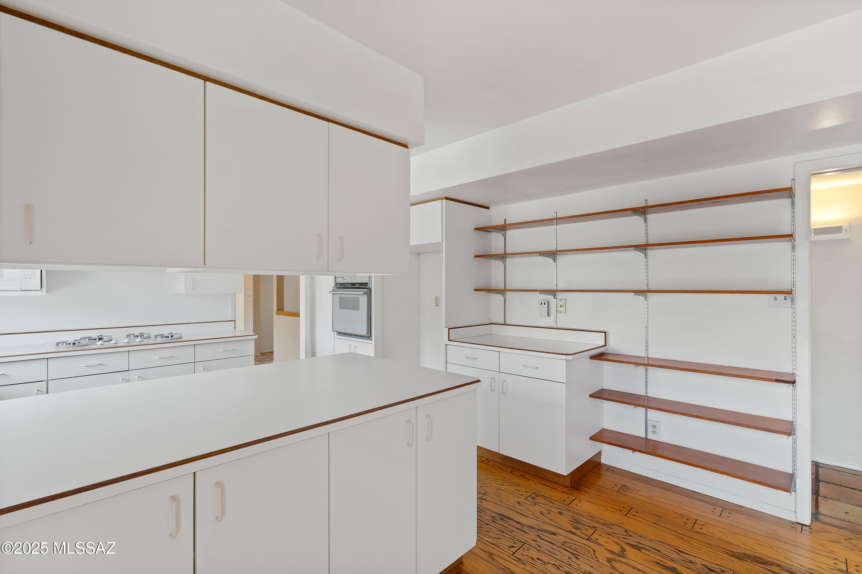 6530 N Longfellow – photo
