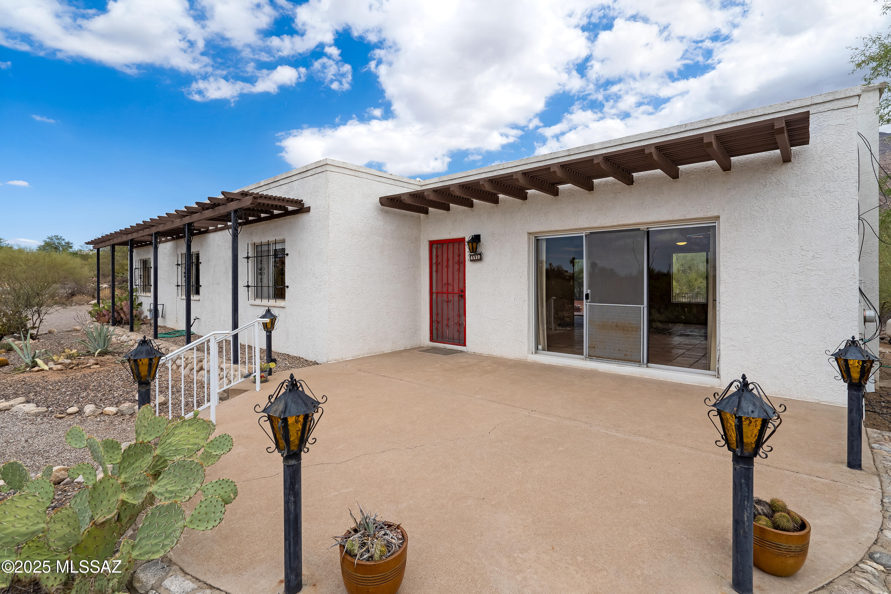 6530 N Longfellow – photo