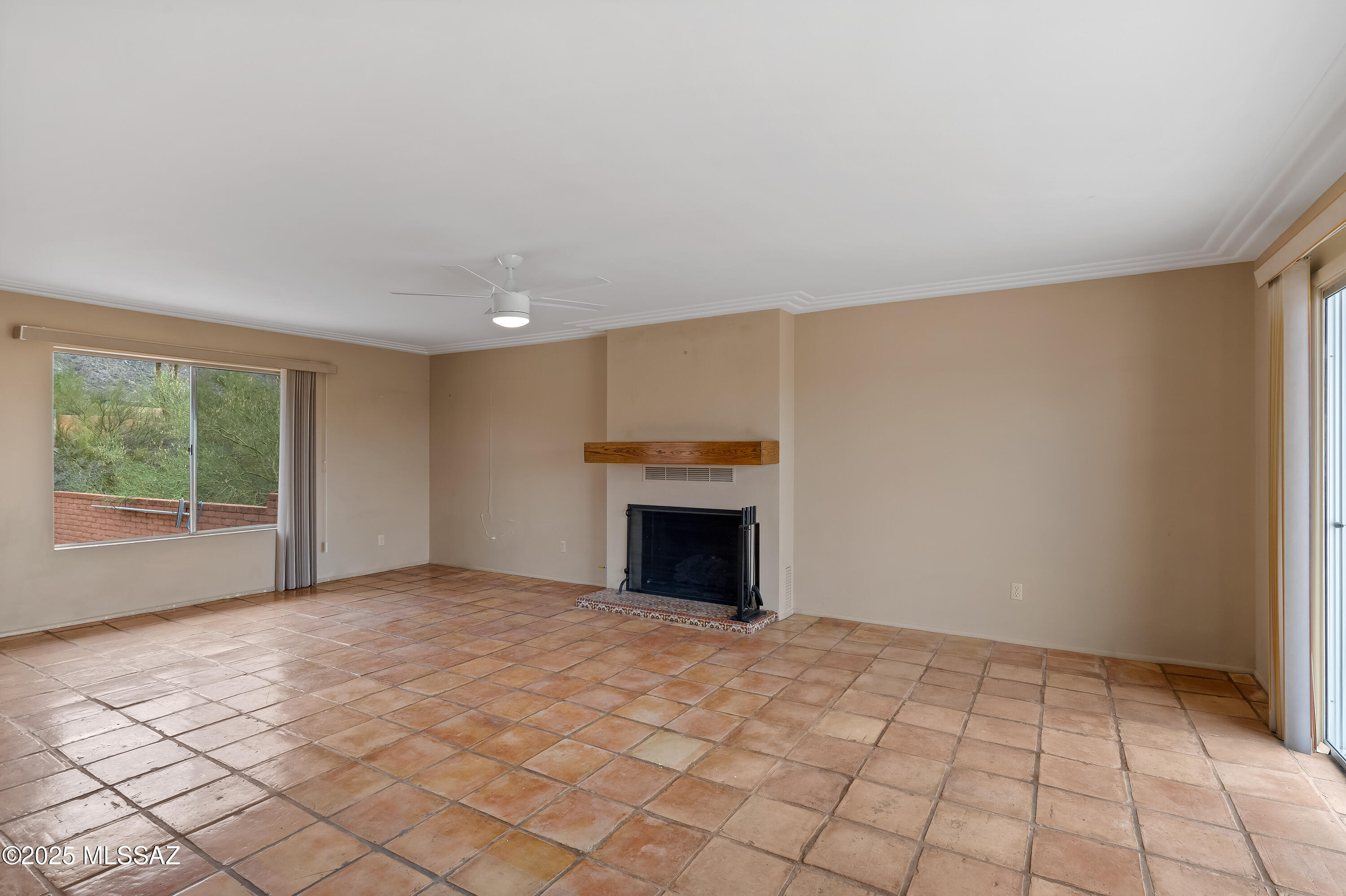 6530 N Longfellow – photo