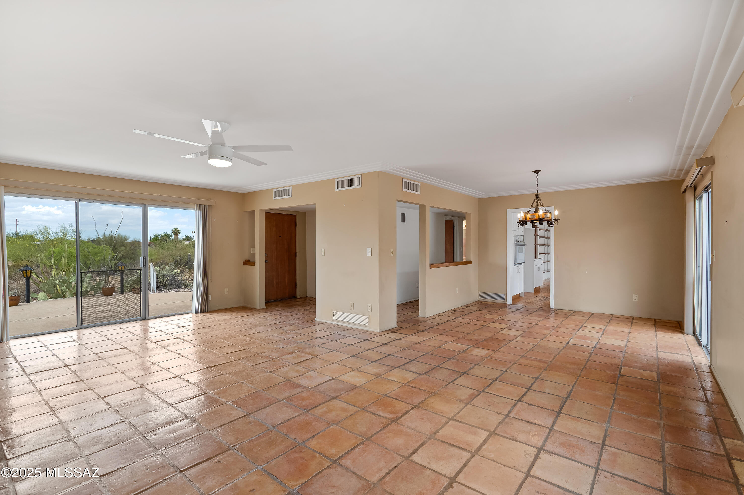 6530 N Longfellow – photo