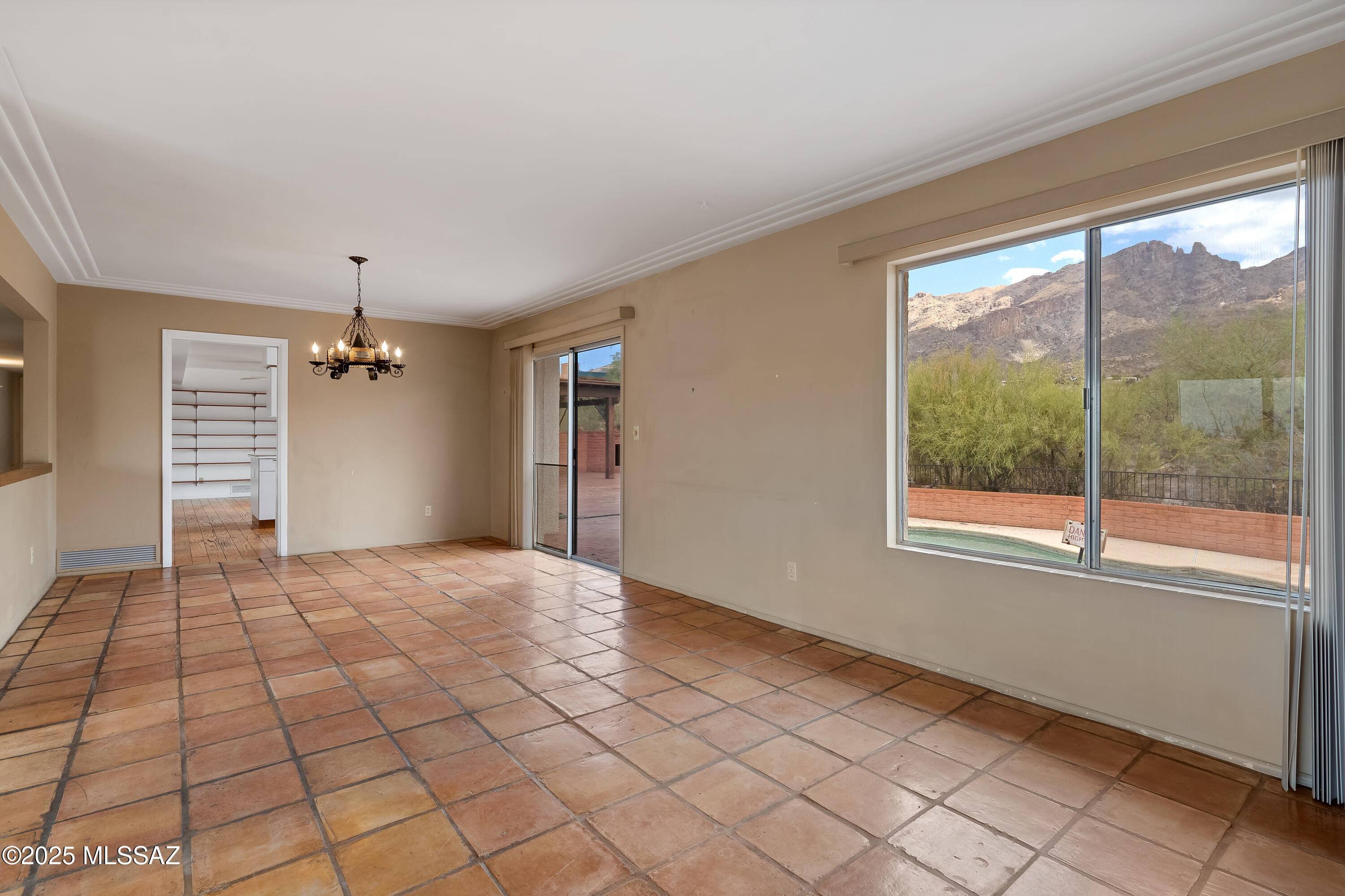 6530 N Longfellow – photo