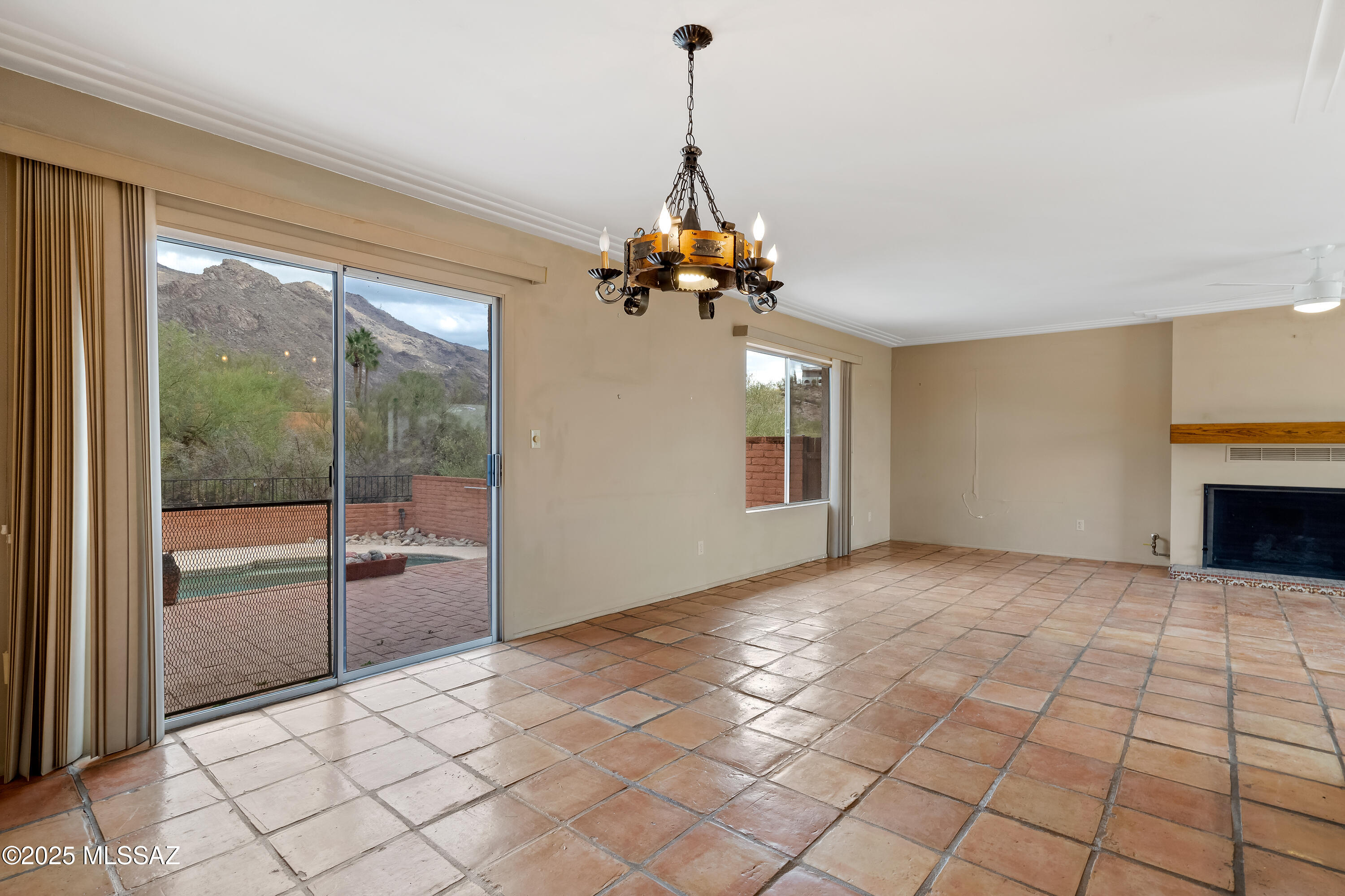 6530 N Longfellow – photo