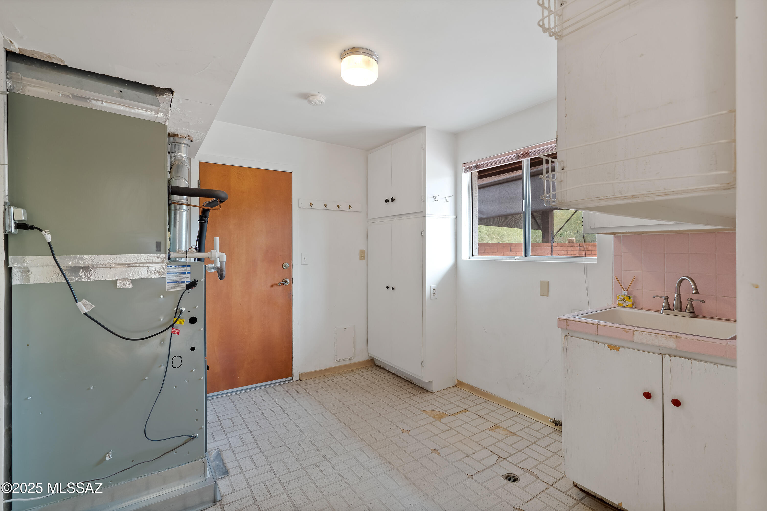 6530 N Longfellow – photo