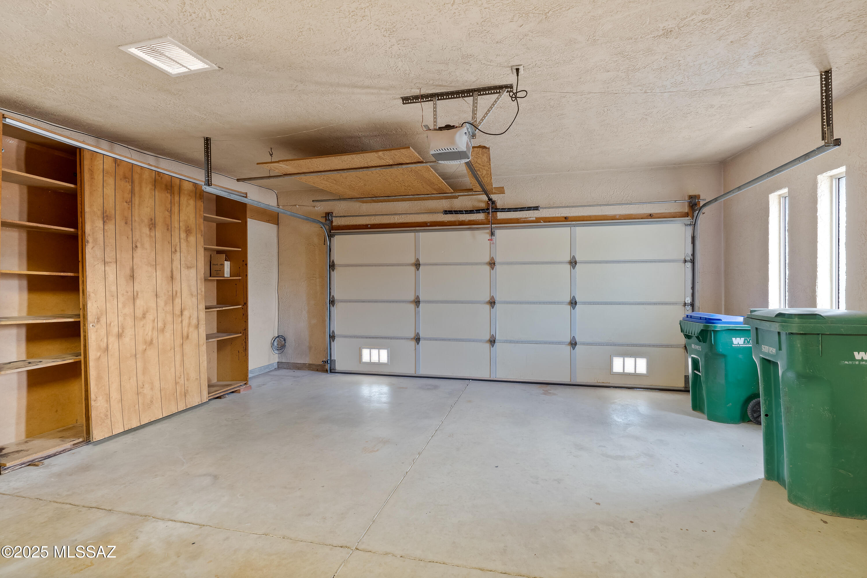 6530 N Longfellow – photo