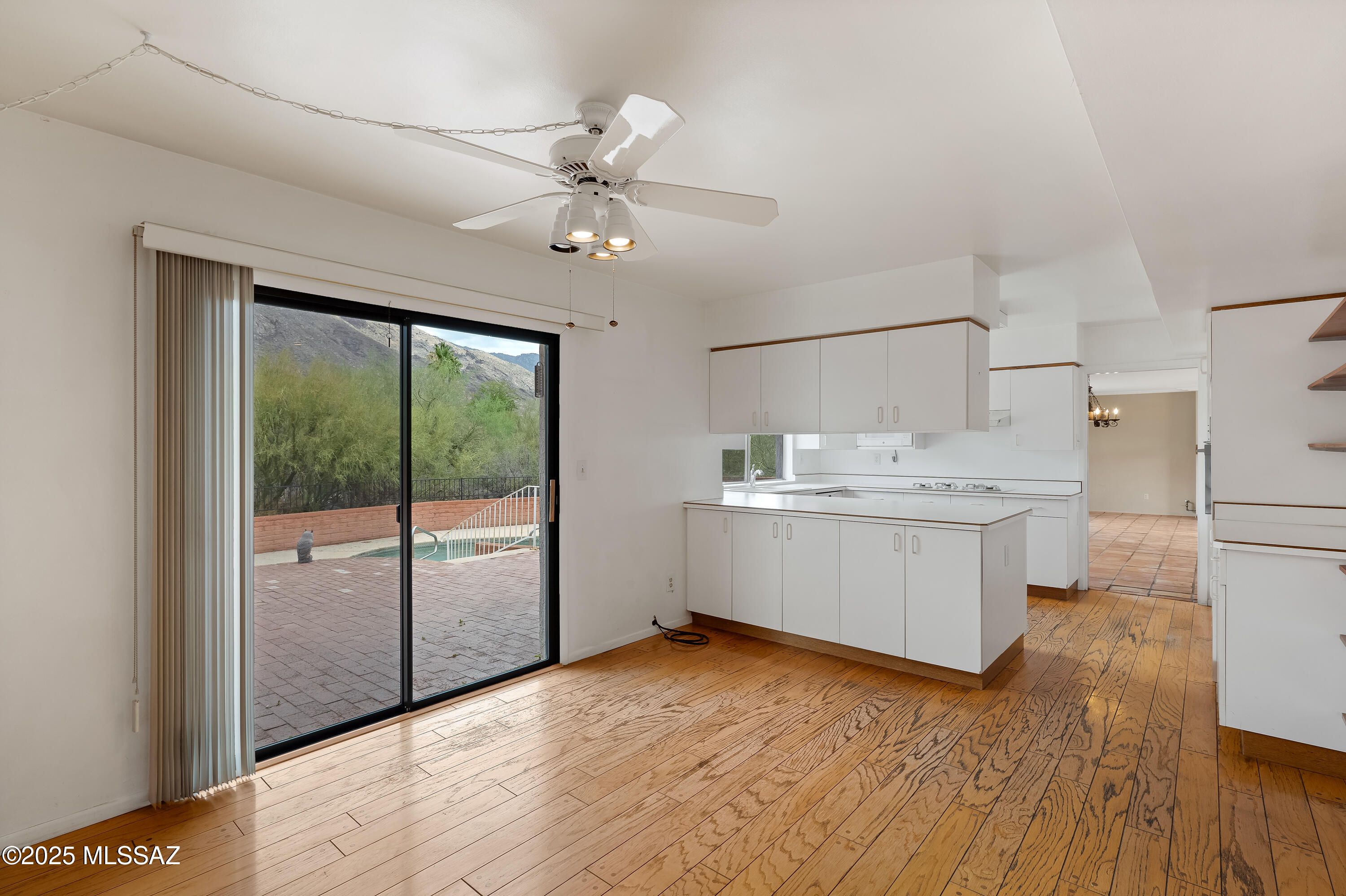 6530 N Longfellow – photo