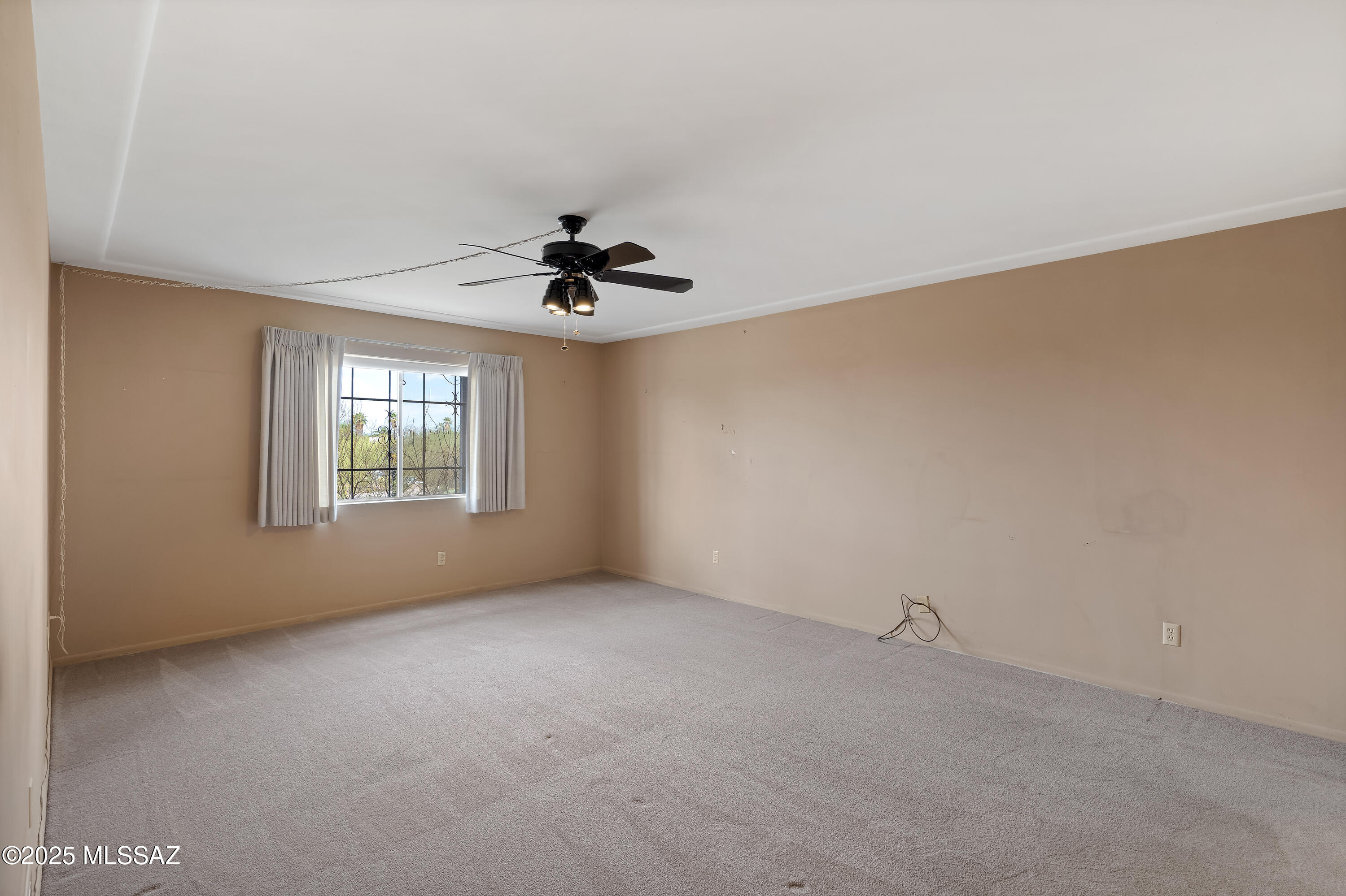 6530 N Longfellow – photo