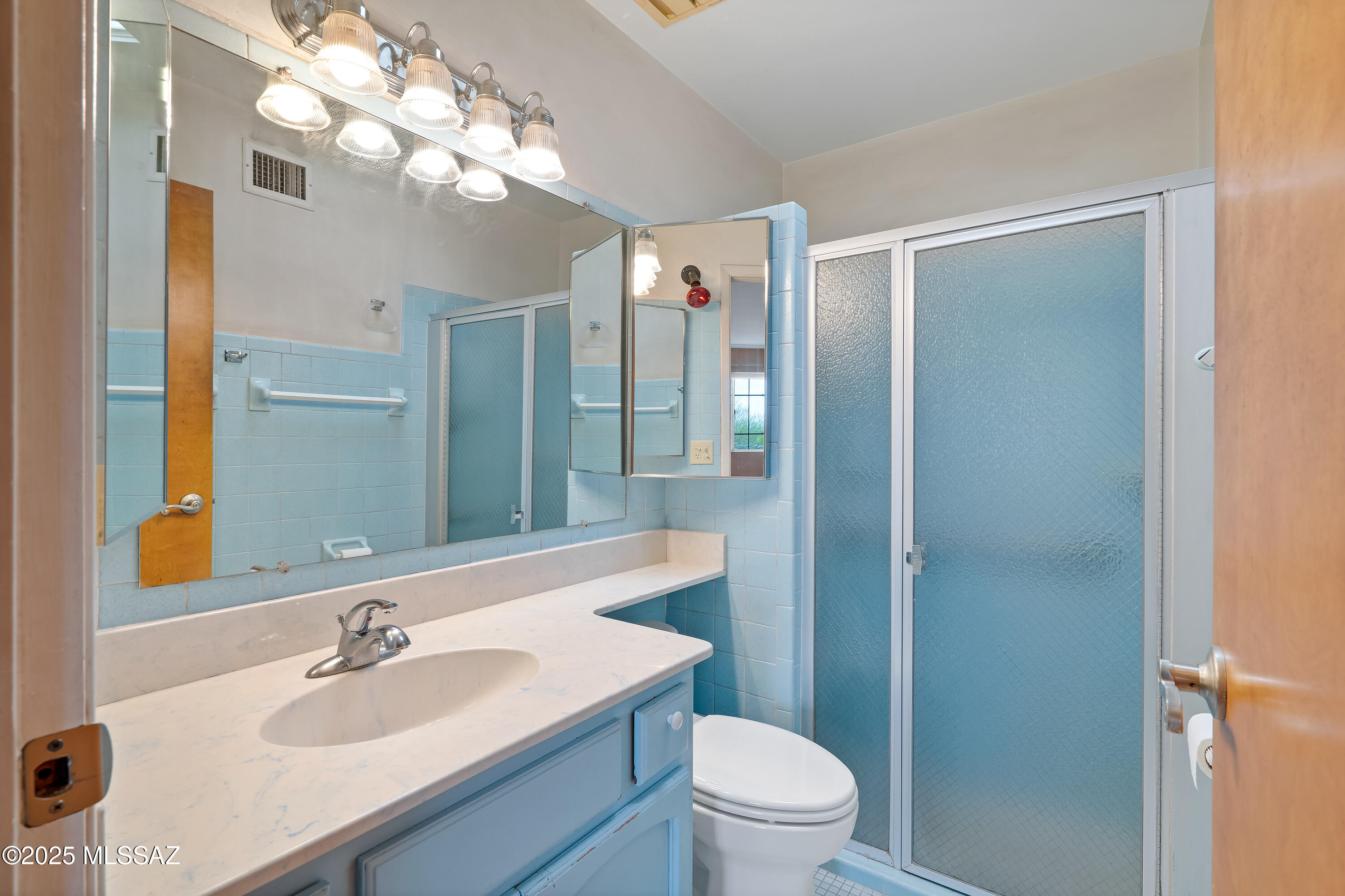 6530 N Longfellow – photo