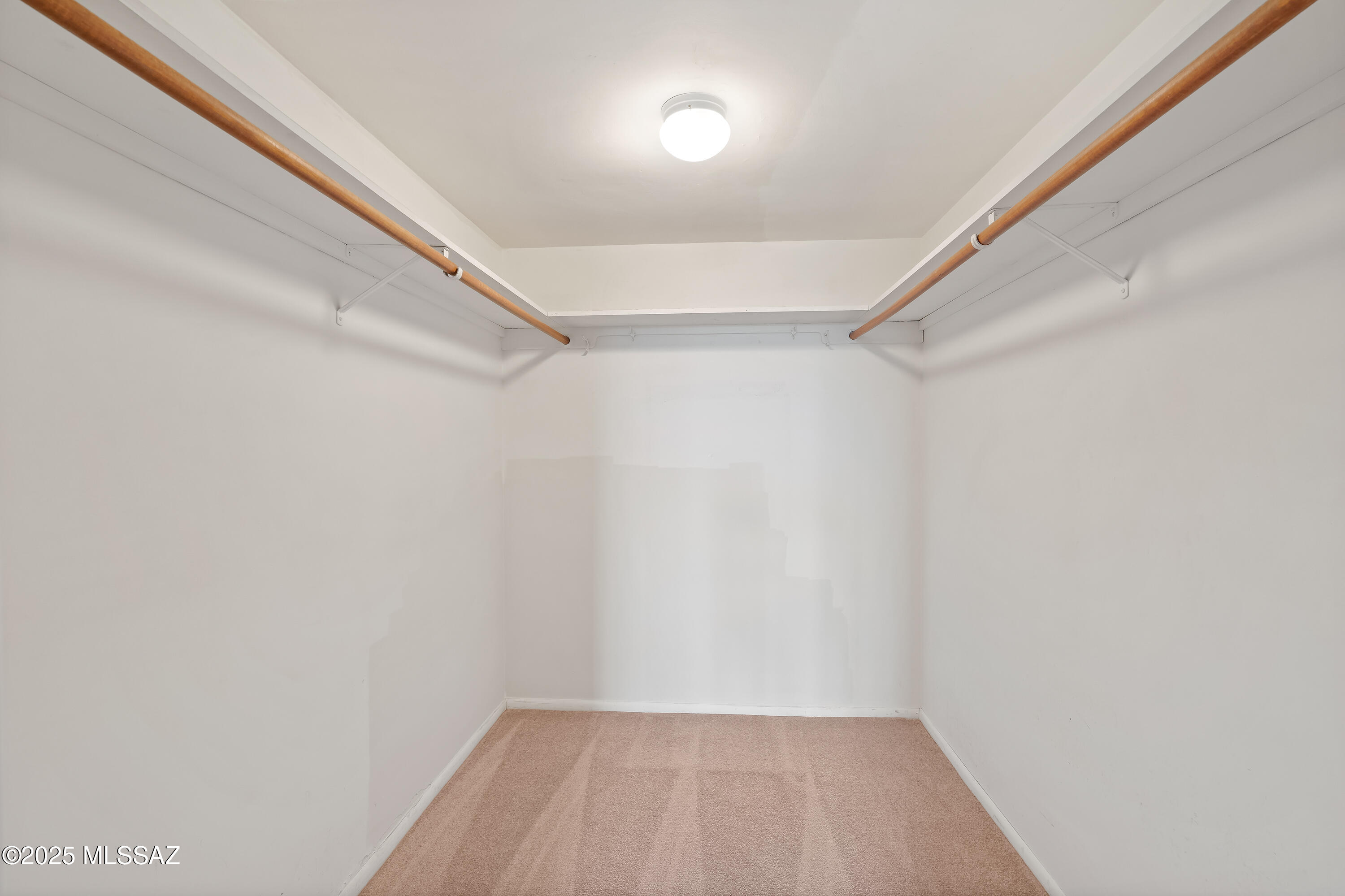 6530 N Longfellow – photo