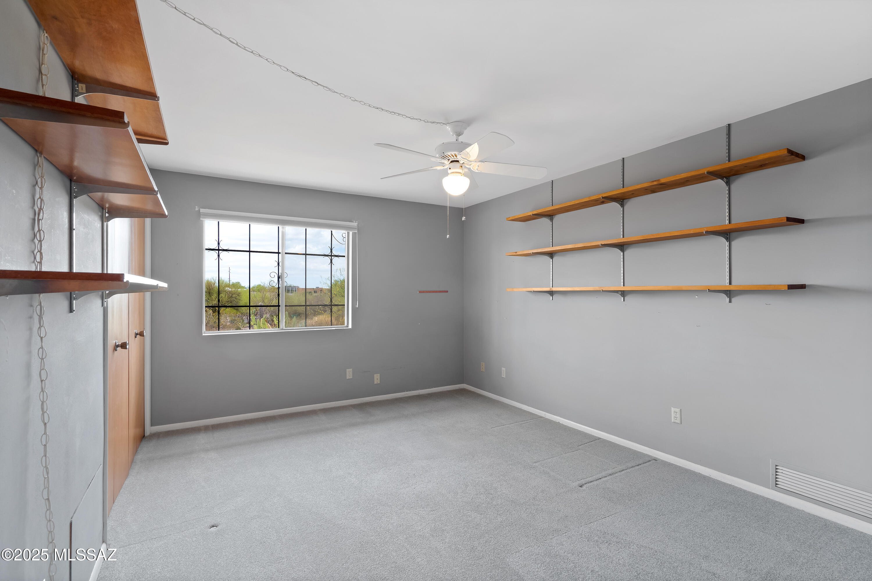 6530 N Longfellow – photo