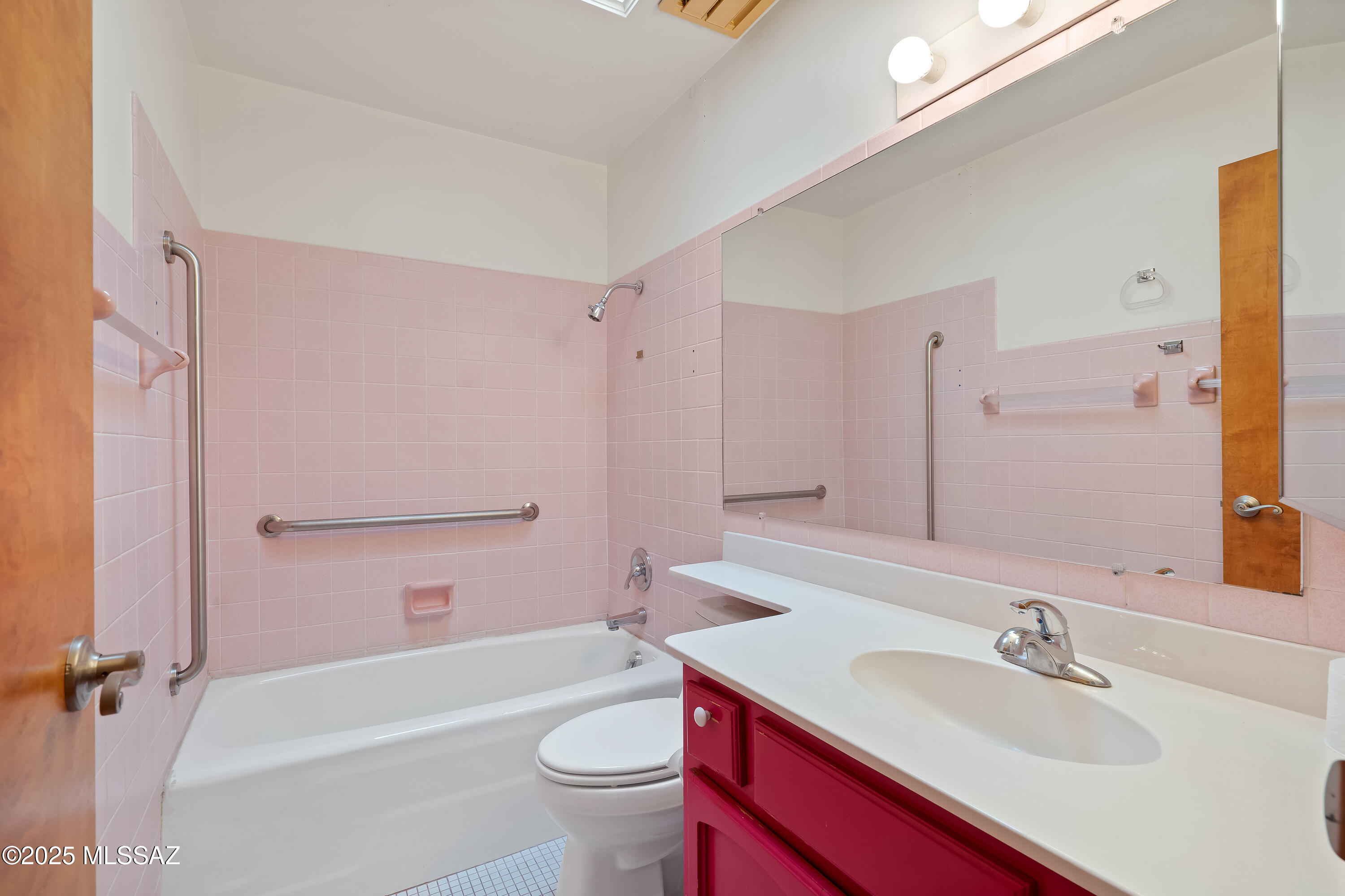 6530 N Longfellow – photo