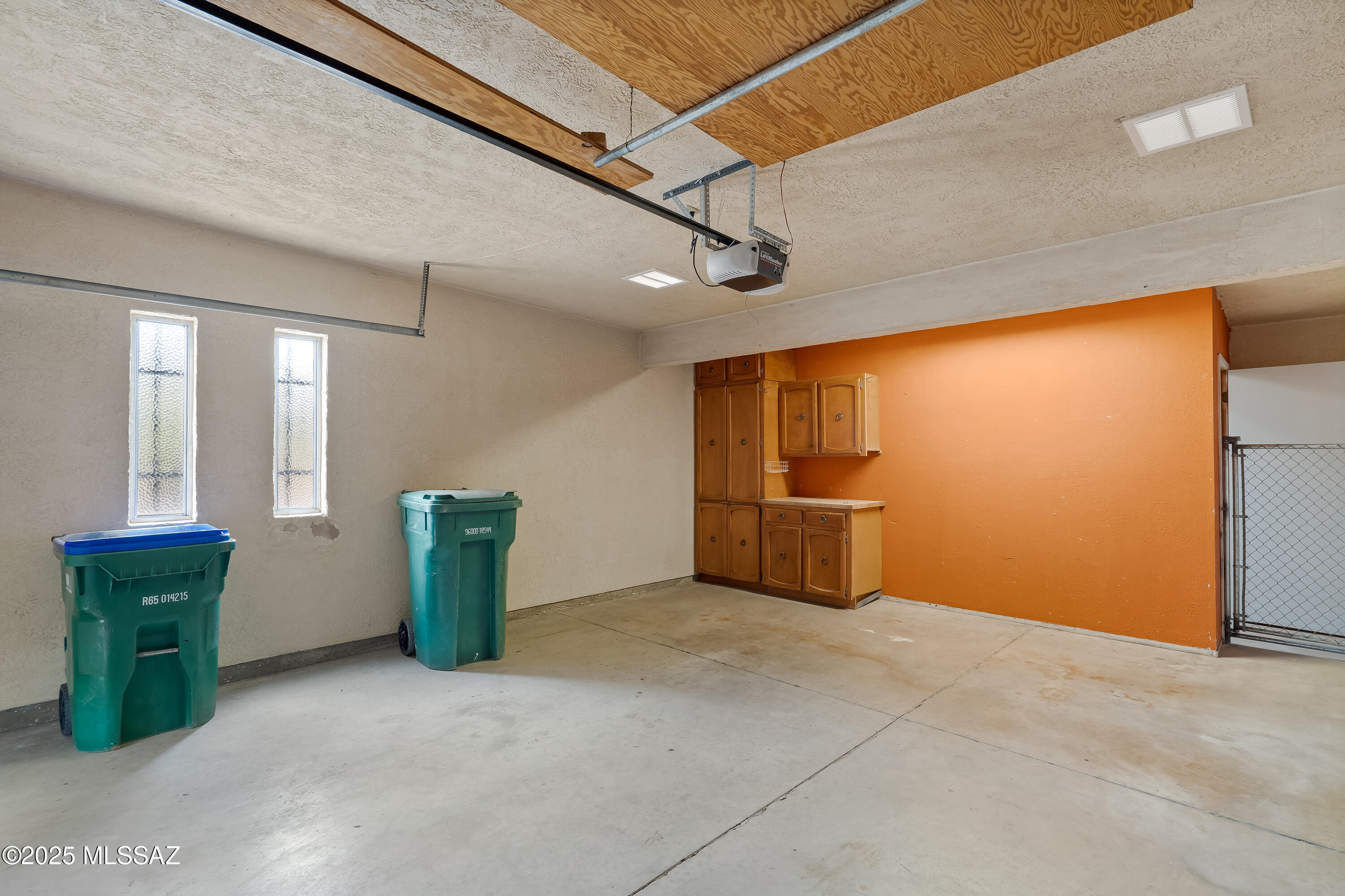 6530 N Longfellow – photo