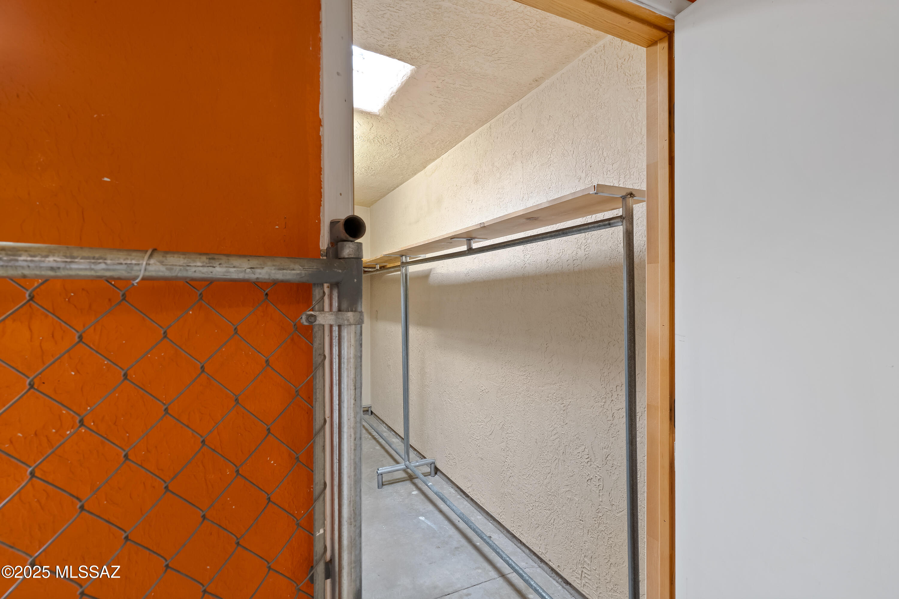 6530 N Longfellow – photo