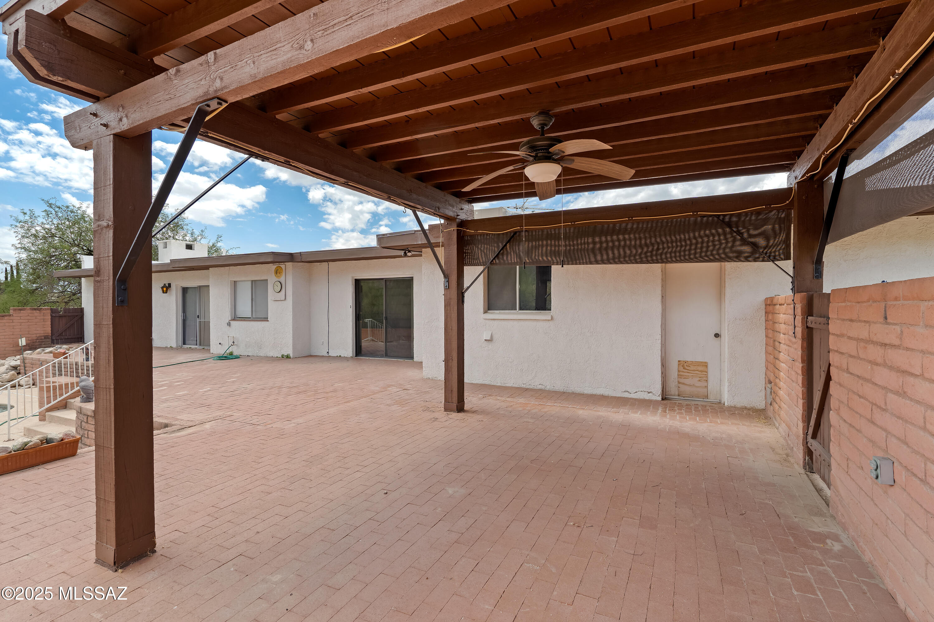 6530 N Longfellow – photo