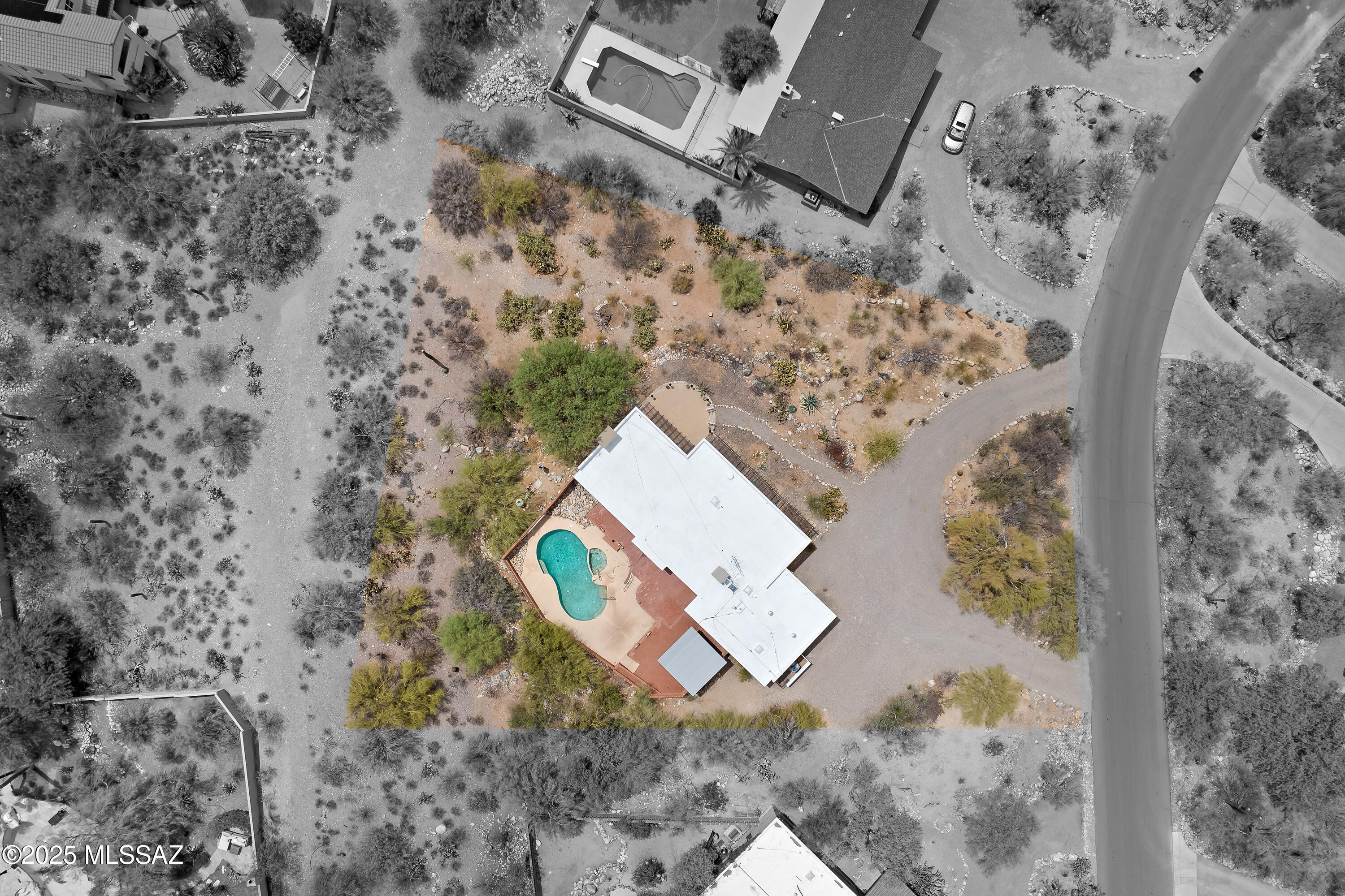 6530 N Longfellow – photo