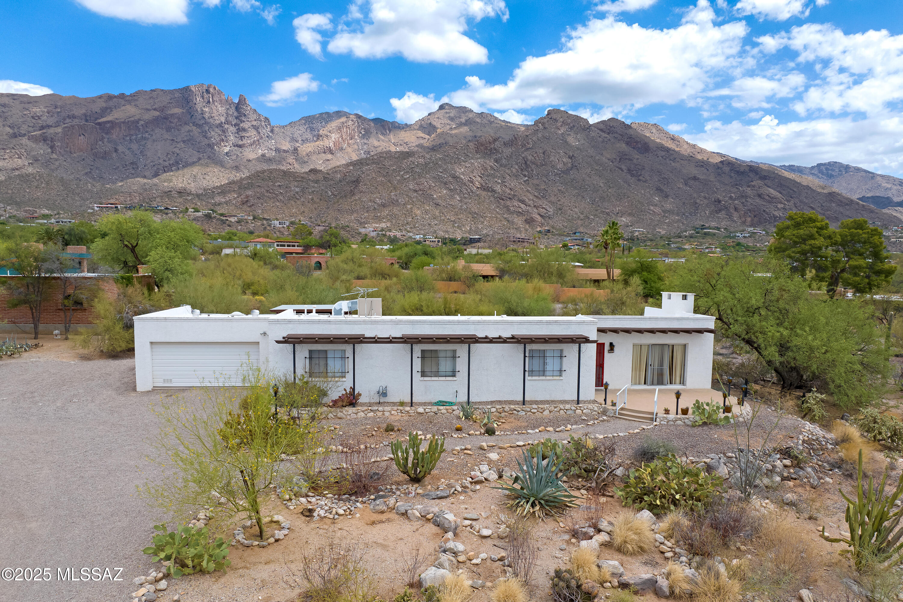 6530 N Longfellow – photo
