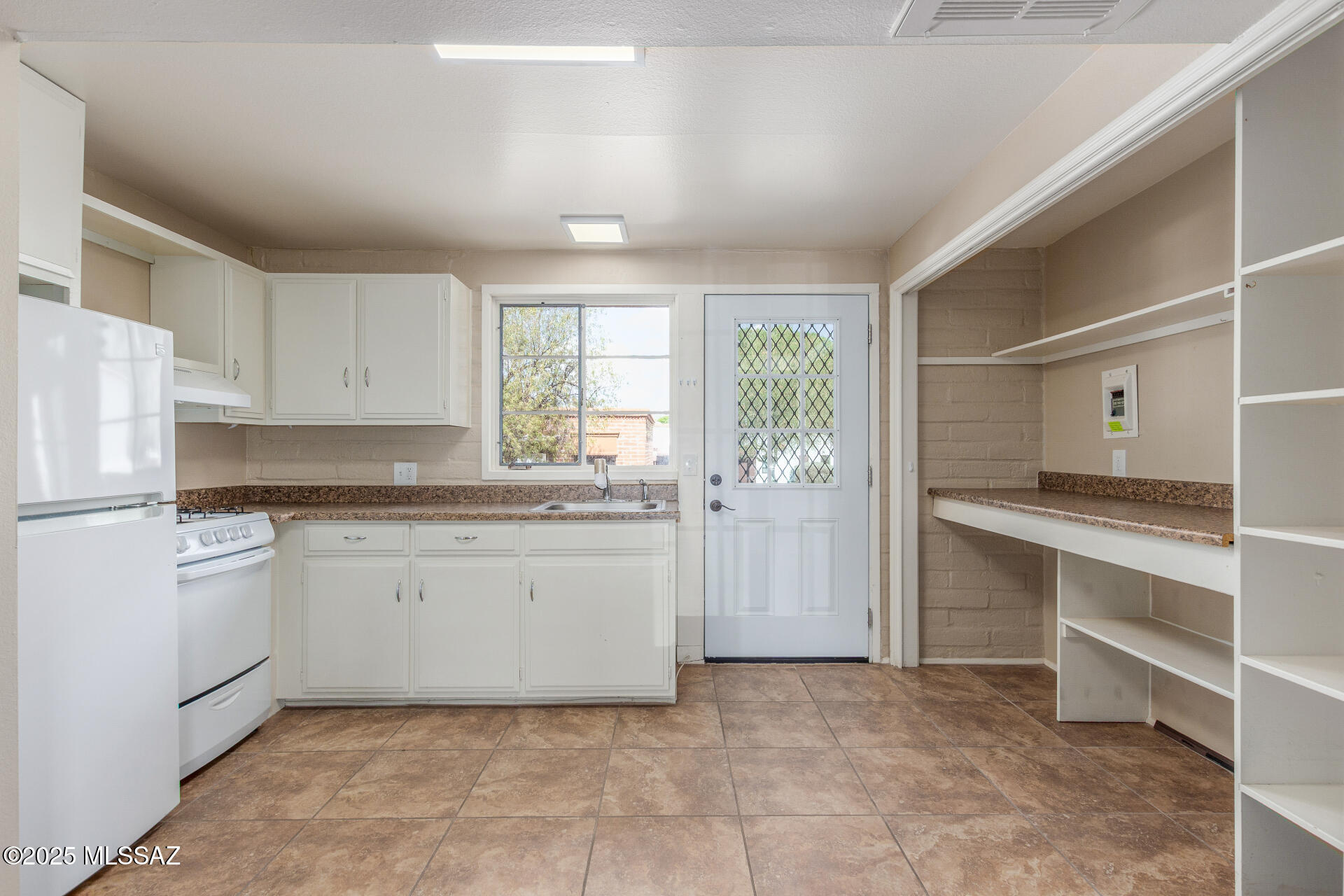 235 S Paseo Quinta APT B – photo
