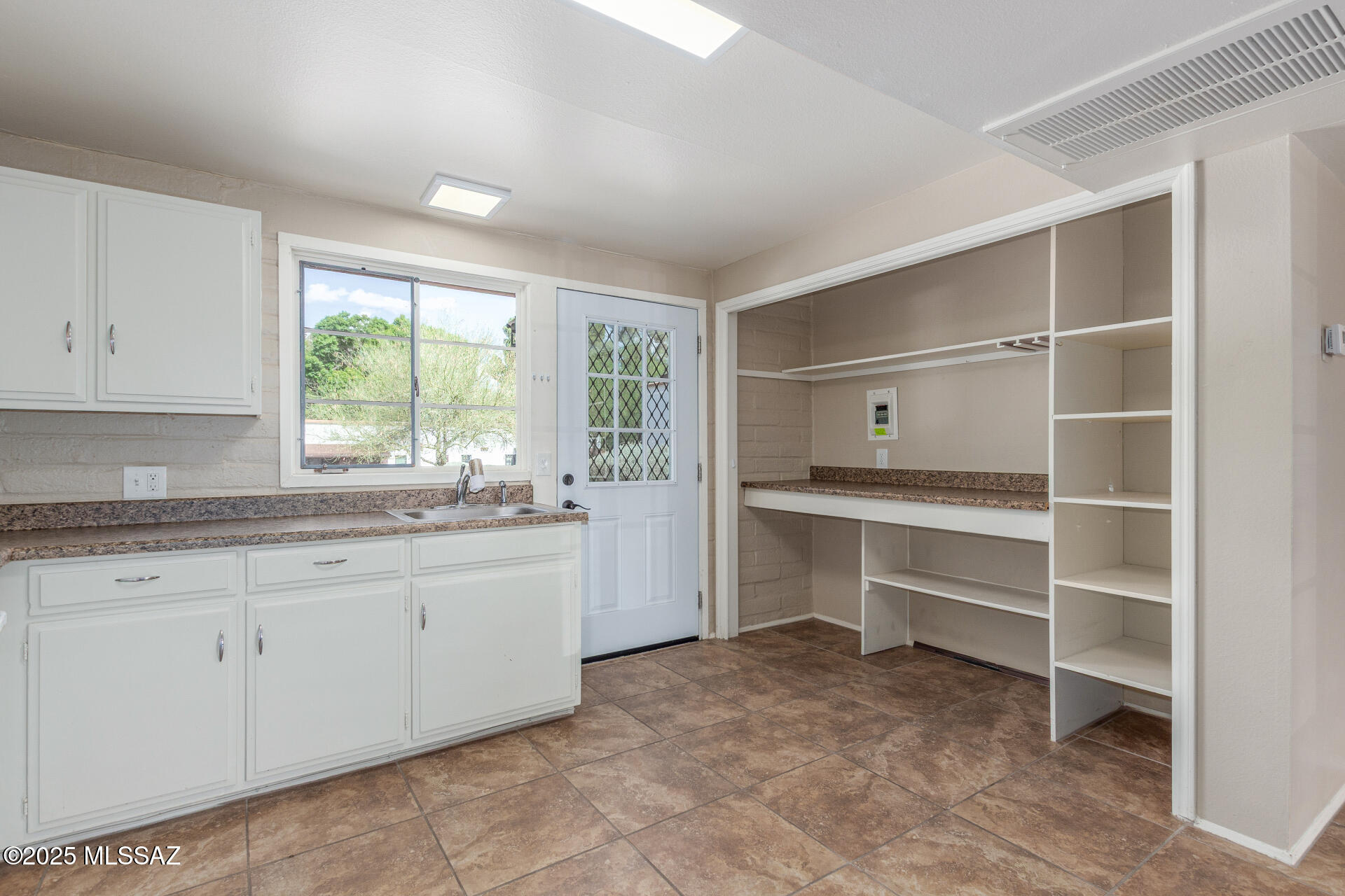 235 S Paseo Quinta APT B – photo