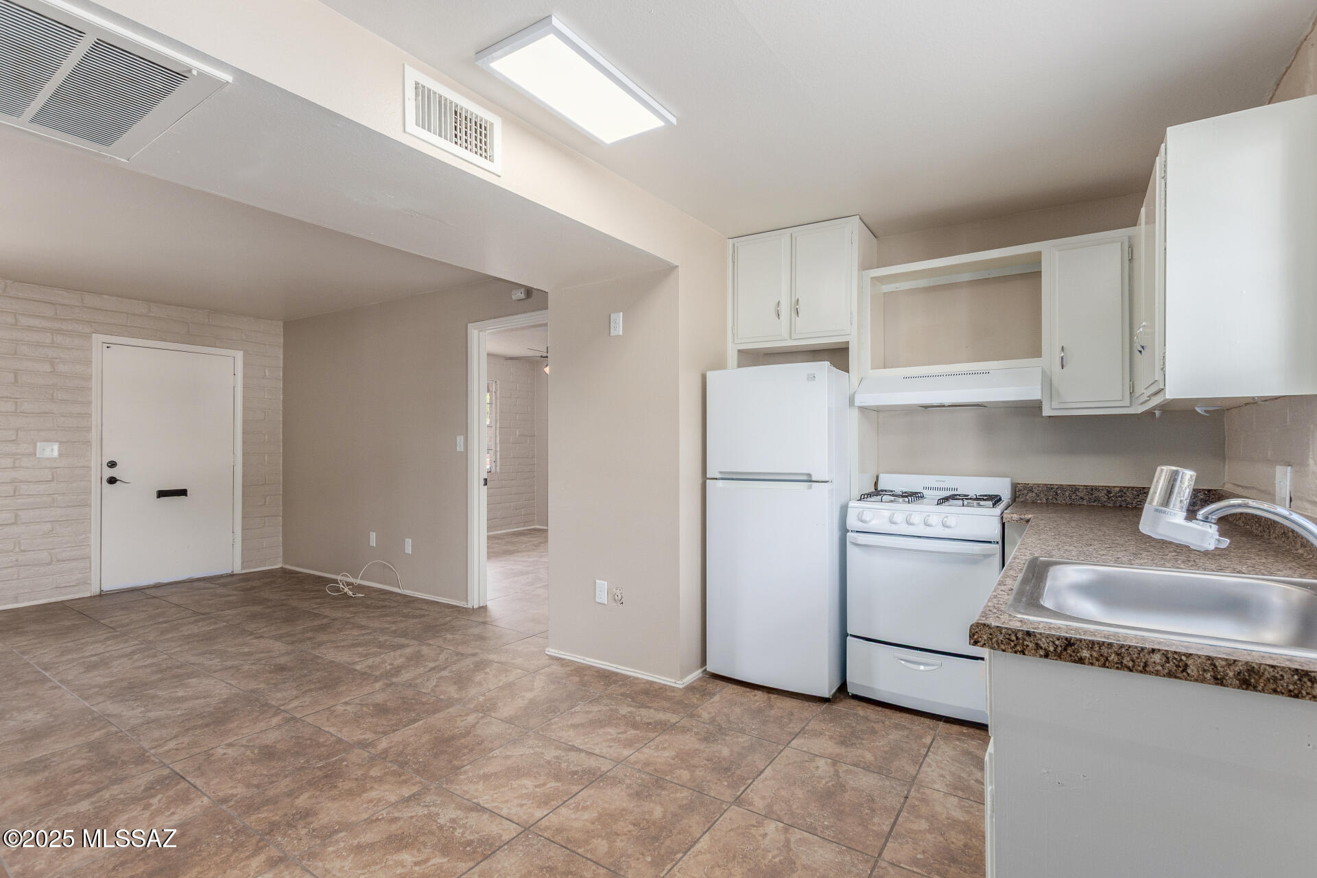 235 S Paseo Quinta APT B – photo
