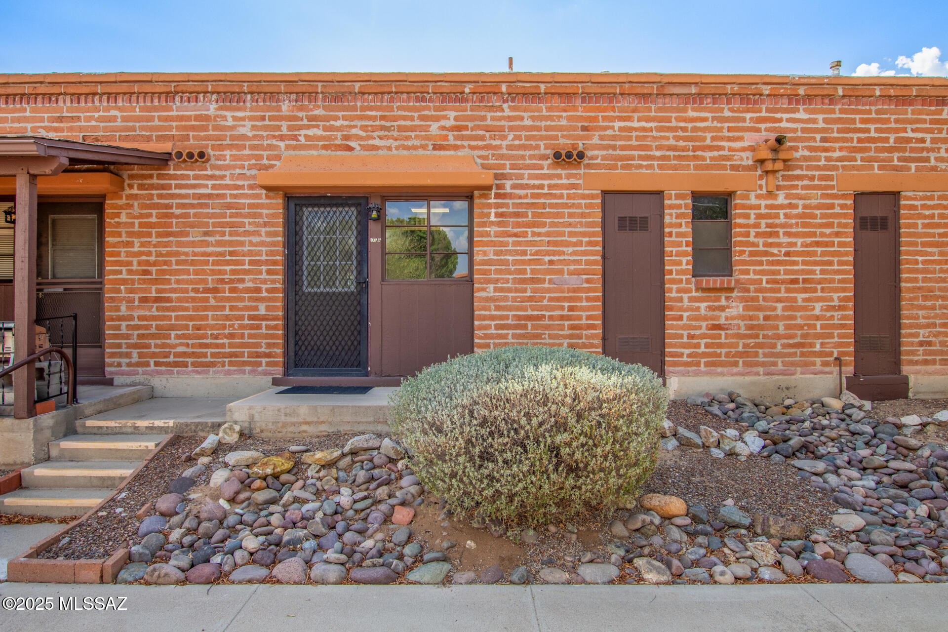 235 S Paseo Quinta APT B – photo
