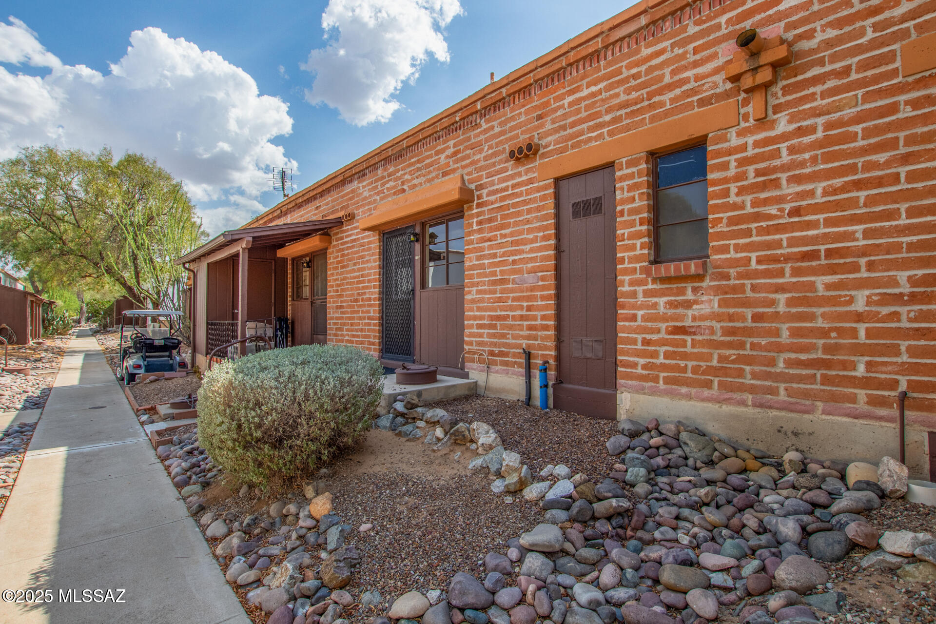 235 S Paseo Quinta APT B – photo