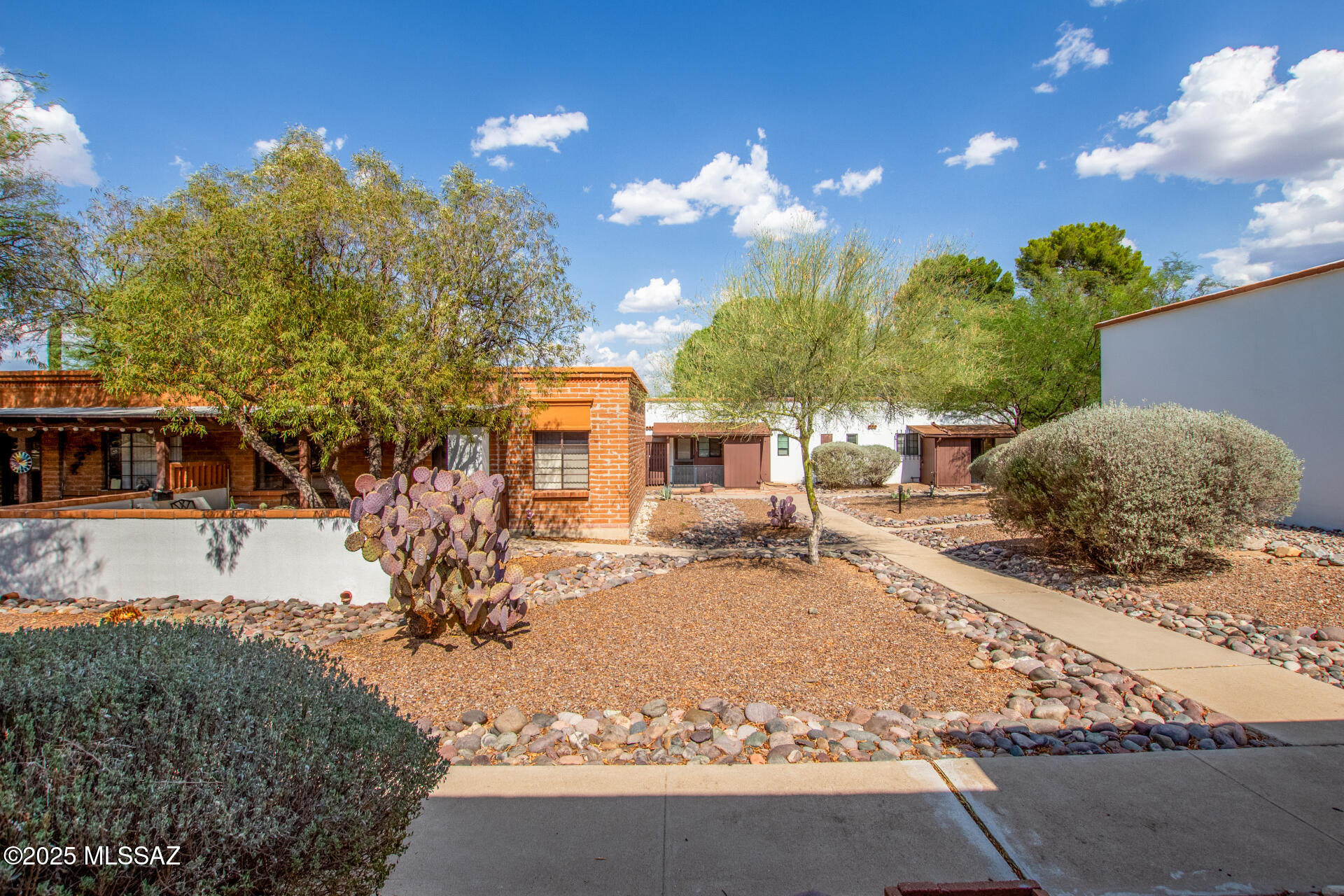 235 S Paseo Quinta APT B – photo